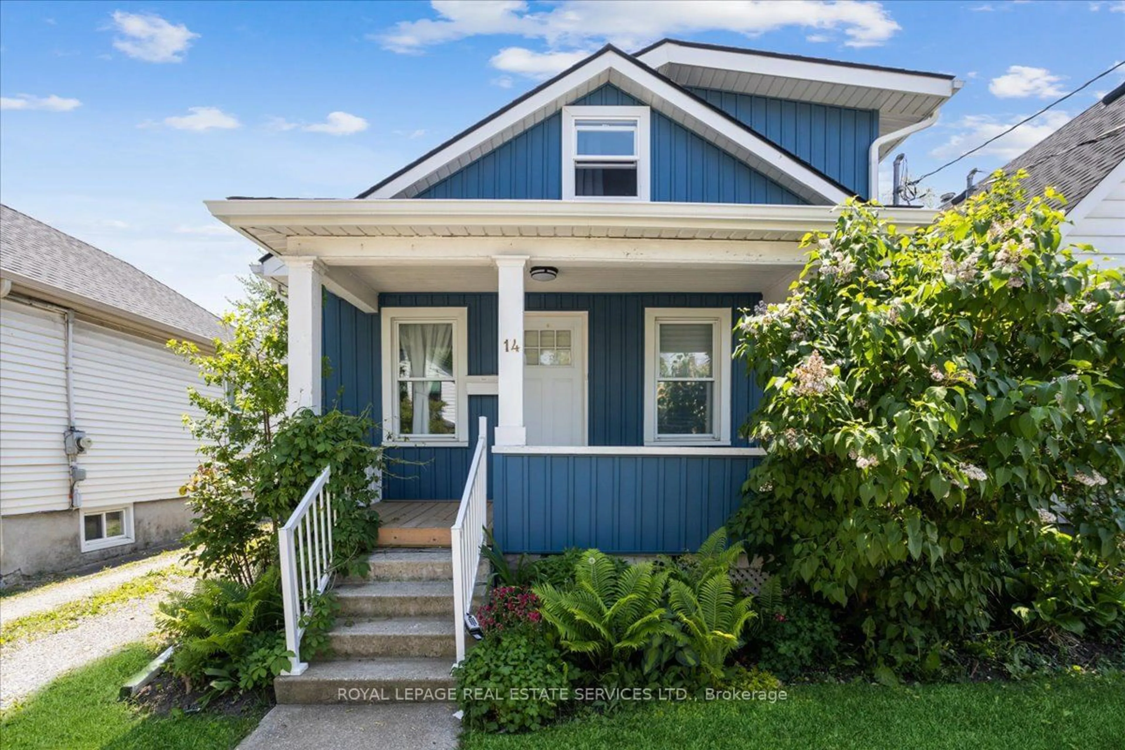 Home with vinyl exterior material, street for 14 Manning St, St. Catharines Ontario L2R 1H9