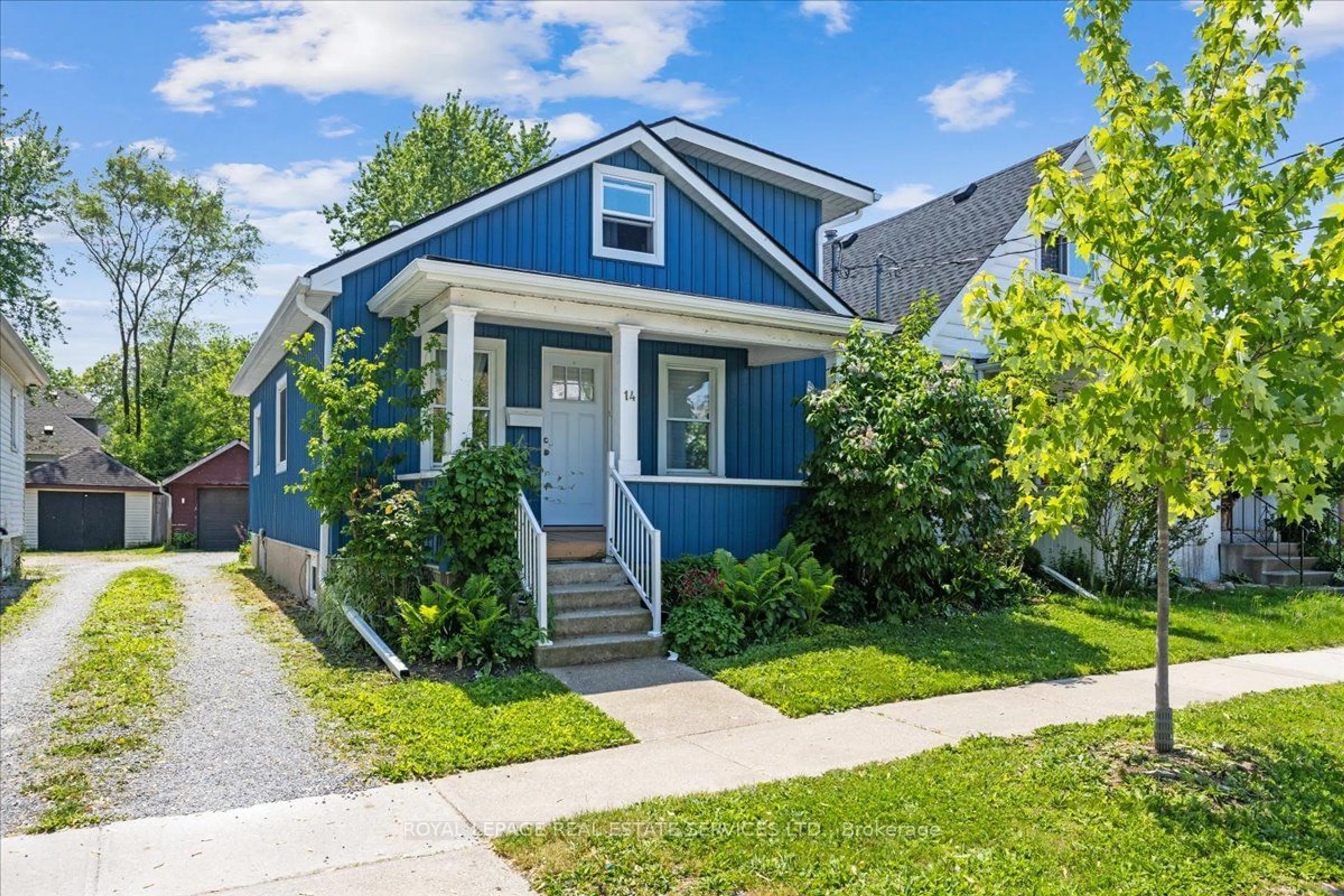 Home with vinyl exterior material, street for 14 Manning St, St. Catharines Ontario L2R 1H9