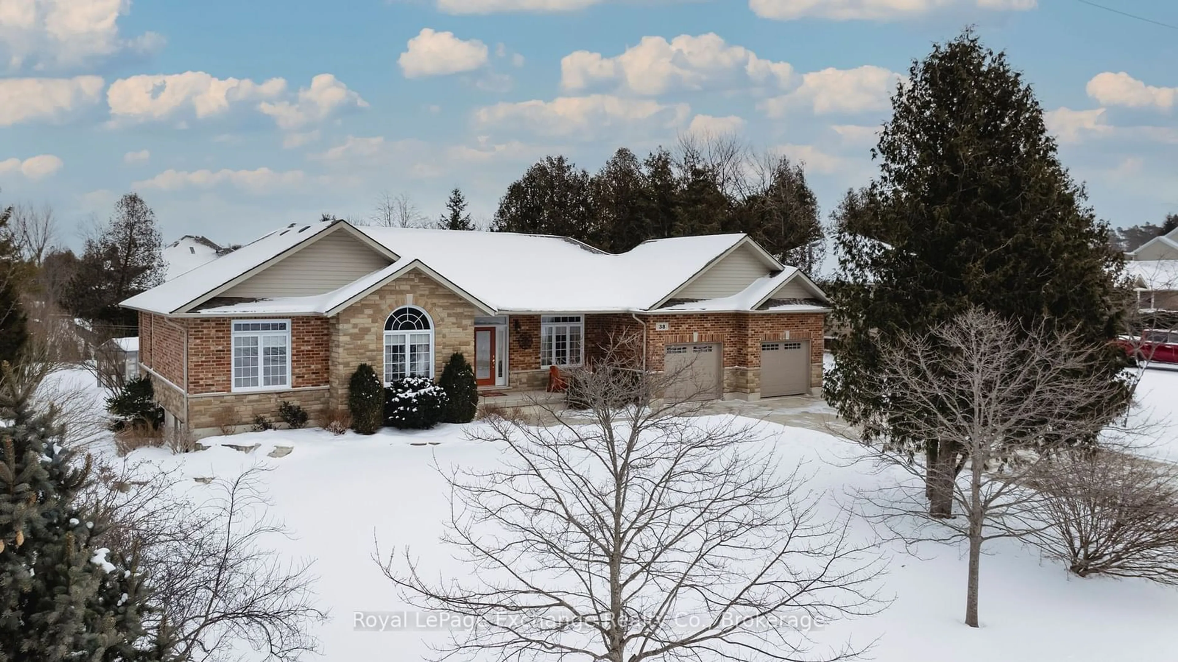 Home with brick exterior material, unknown for 38 SNOBELEN Tr, Huron-Kinloss Ontario N2Z 0C4