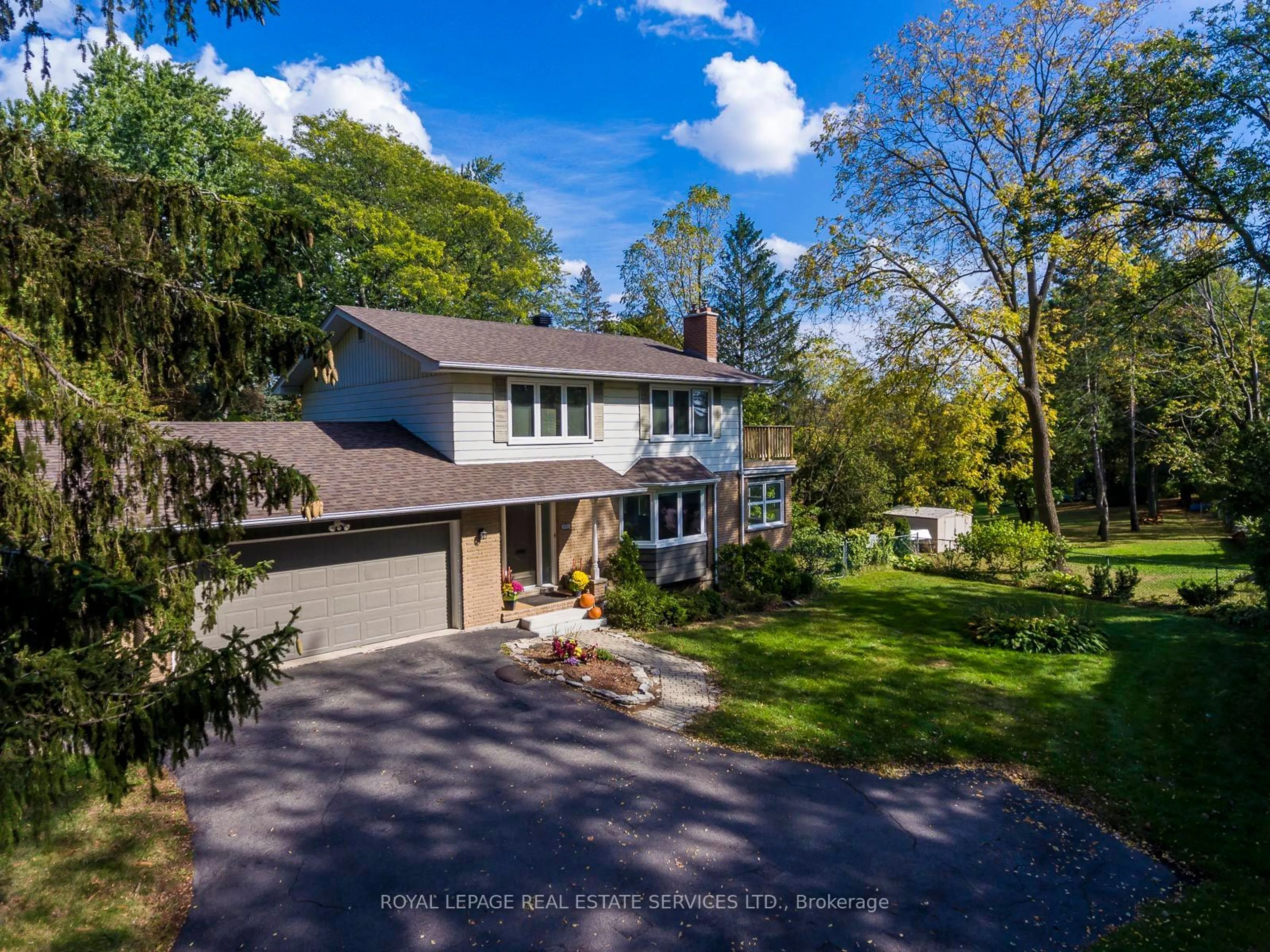 A pic from outside/outdoor area/front of a property/back of a property/a pic from drone, street for 155 Main St, Hamilton Ontario L0R 1R0