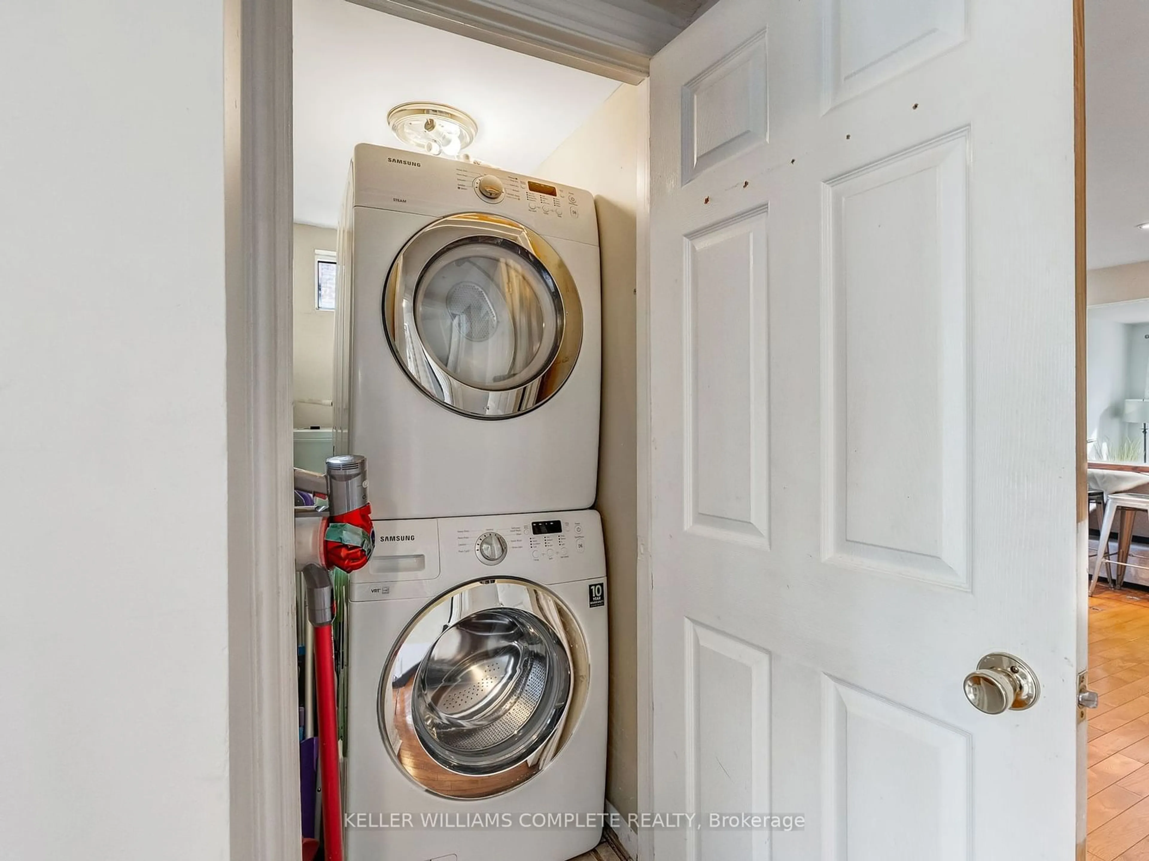 Laundry room for 136 East 45th St, Hamilton Ontario L8T 3K1