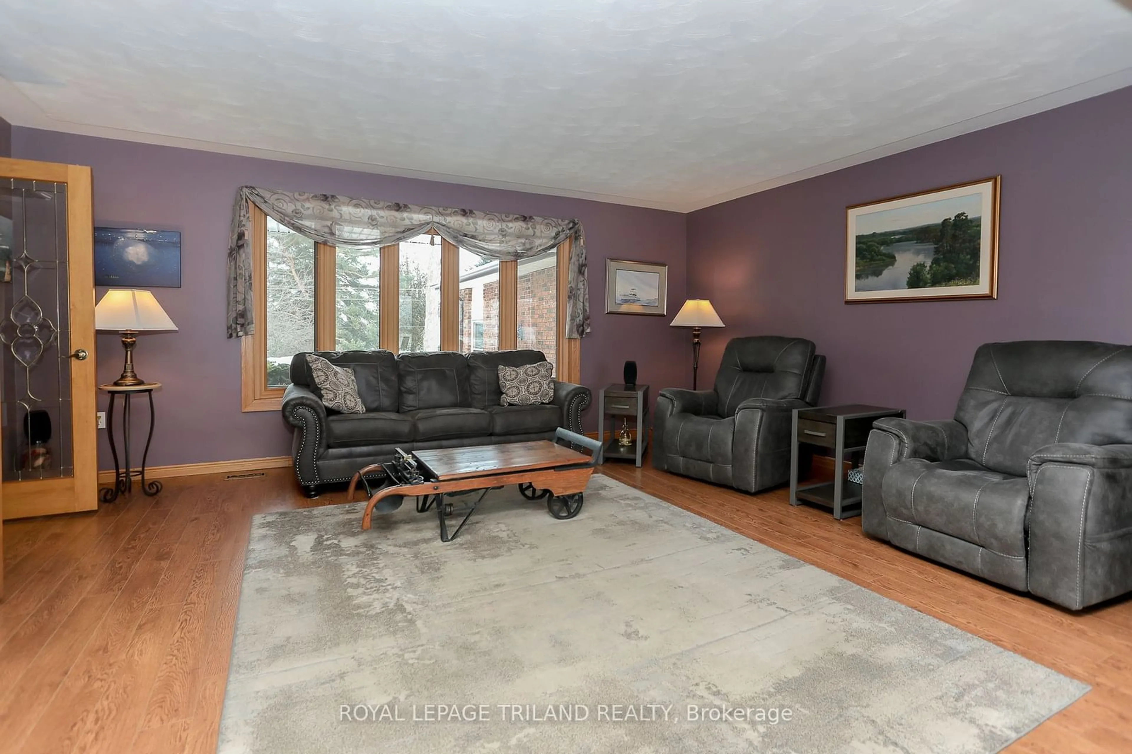 Living room with furniture, unknown for 43845 Sparta Line, Central Elgin Ontario N5P 3S8