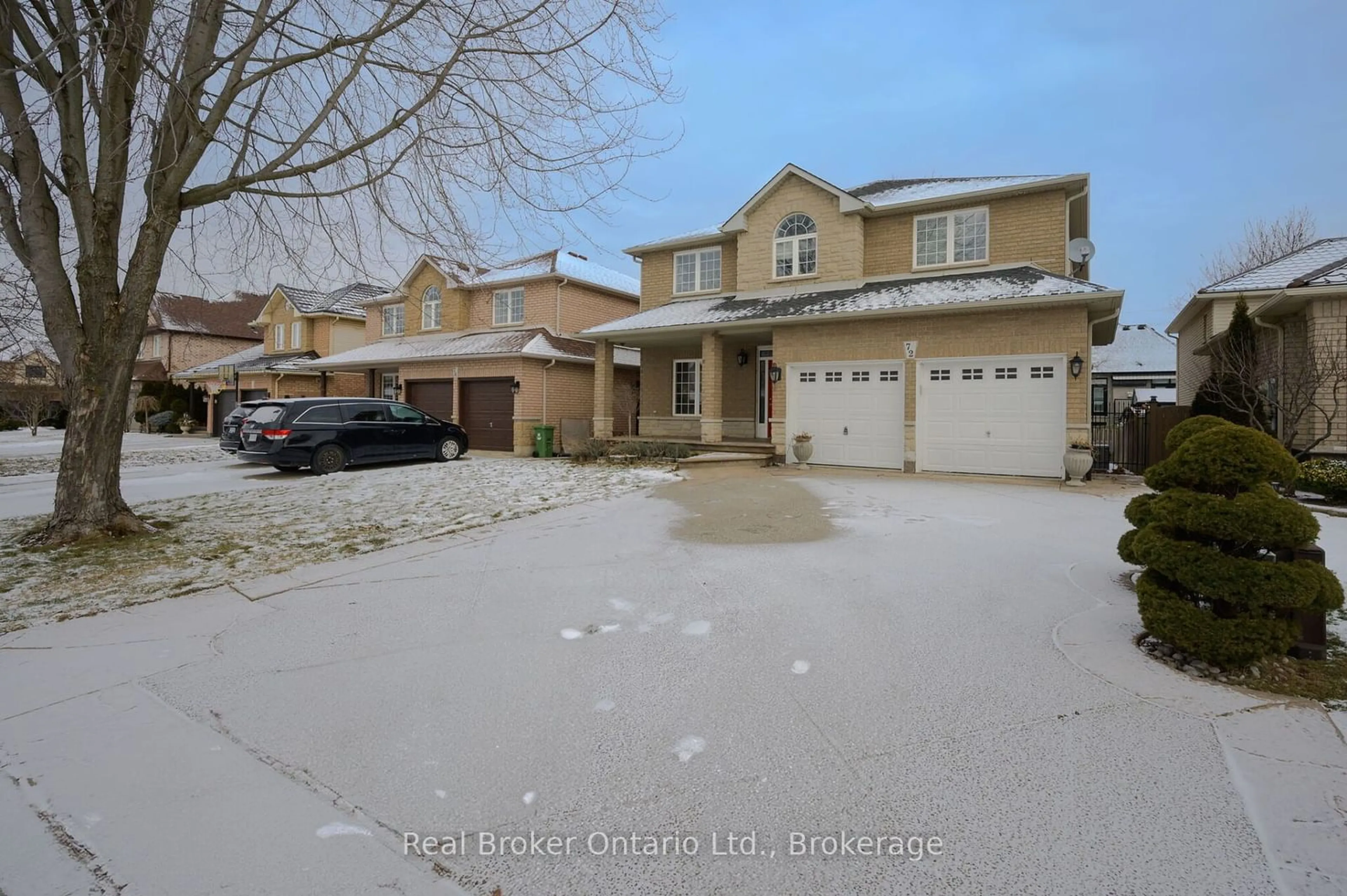 A pic from outside/outdoor area/front of a property/back of a property/a pic from drone, street for 72 Sidney Cres, Hamilton Ontario L8J 3Z1