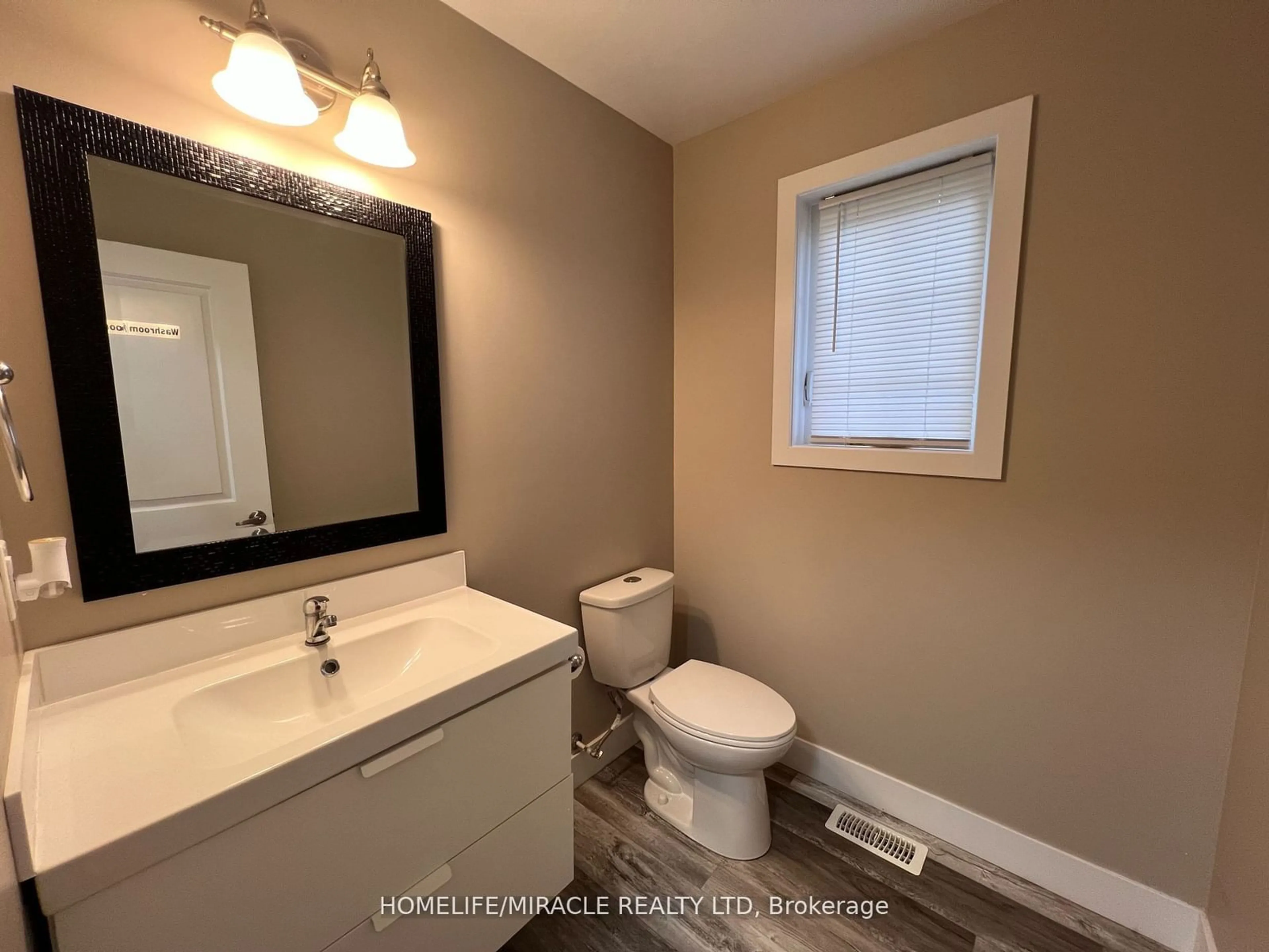 Standard bathroom, ceramic/tile floor for 151 Agnes St, Thames Centre Ontario N0M 2P0