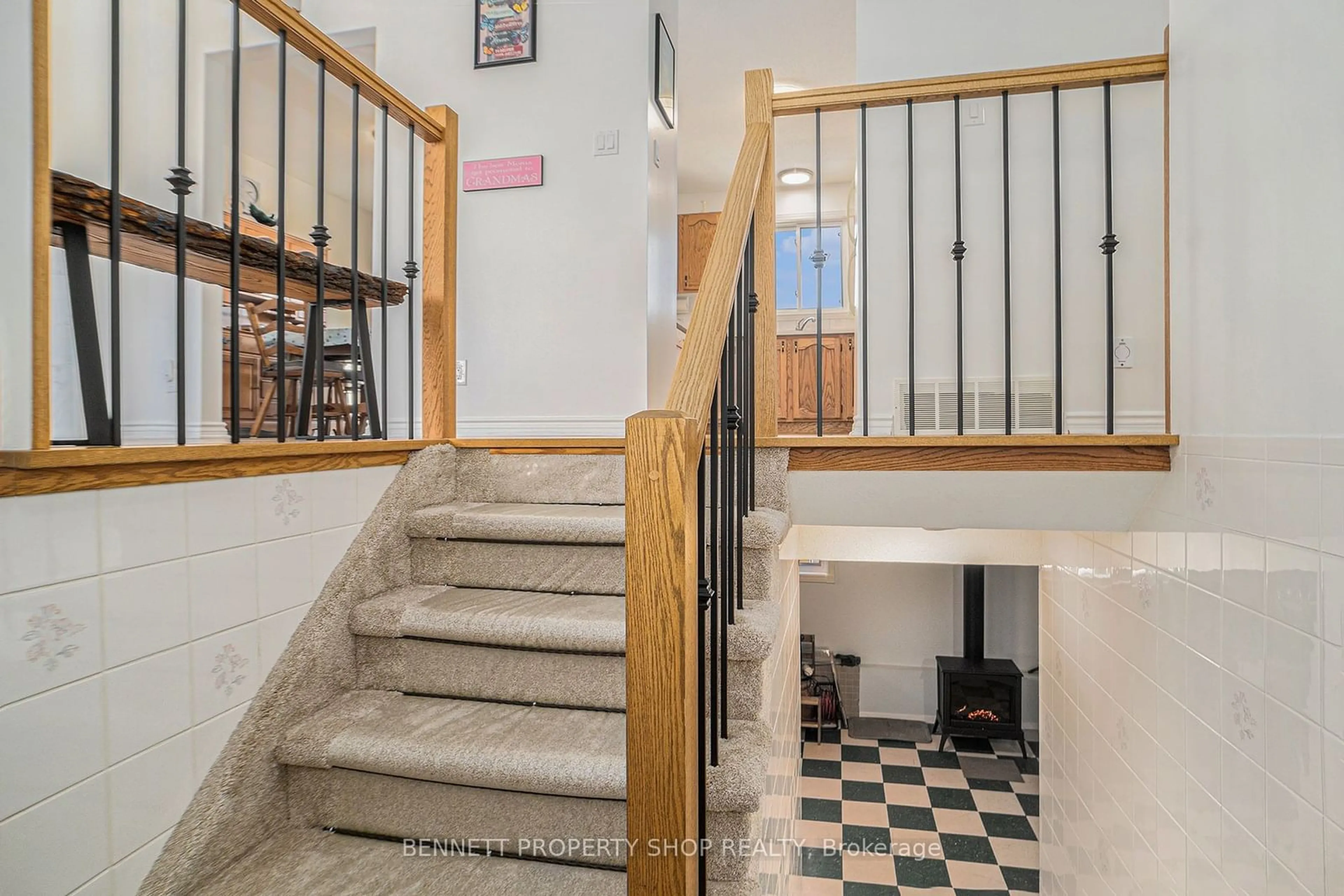 Indoor foyer for 187 Teskey St, Mississippi Mills Ontario K0A 1A0