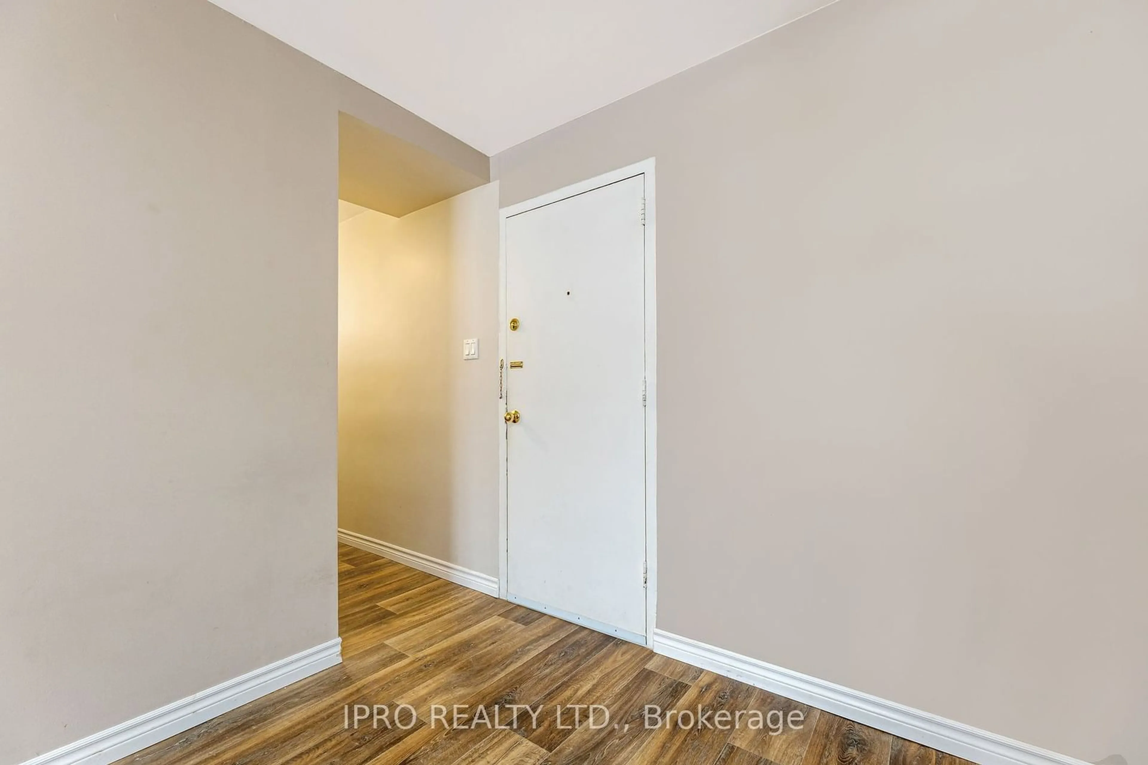 Indoor entryway for 118 Preston St #103, Wellington North Ontario N0G 1A0