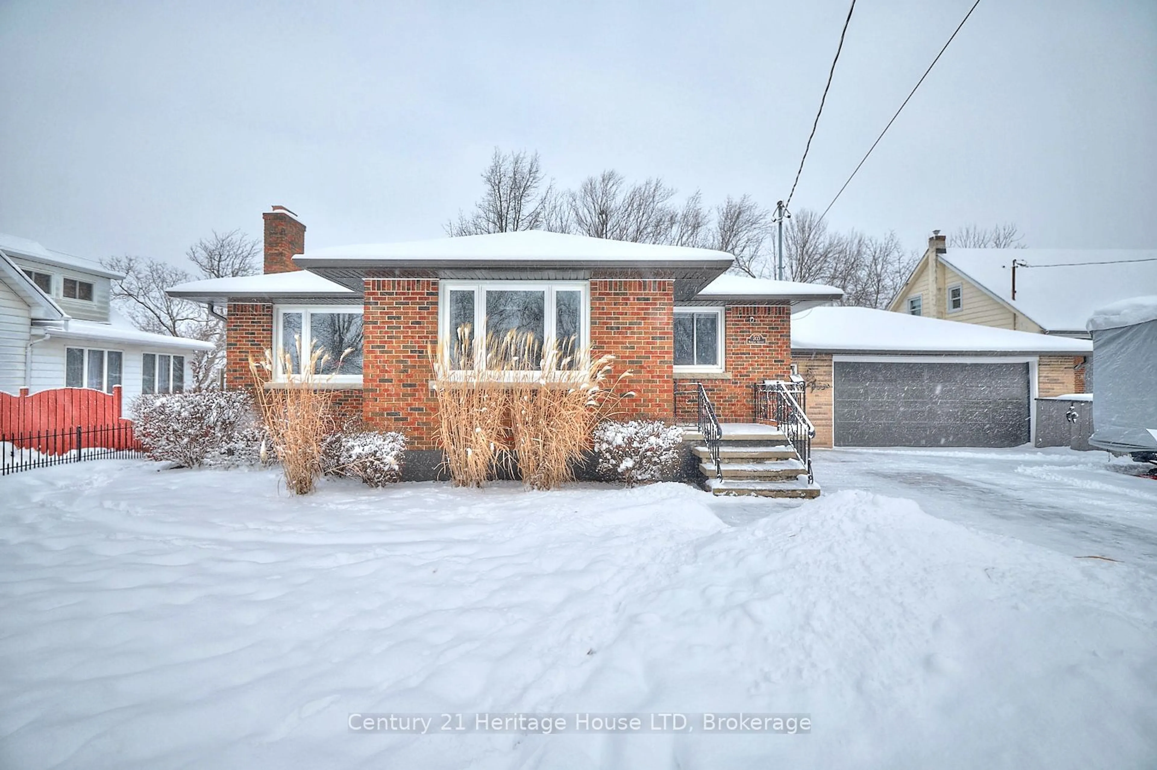 Home with brick exterior material, street for 203 Murray St, Fort Erie Ontario L2A 2B7