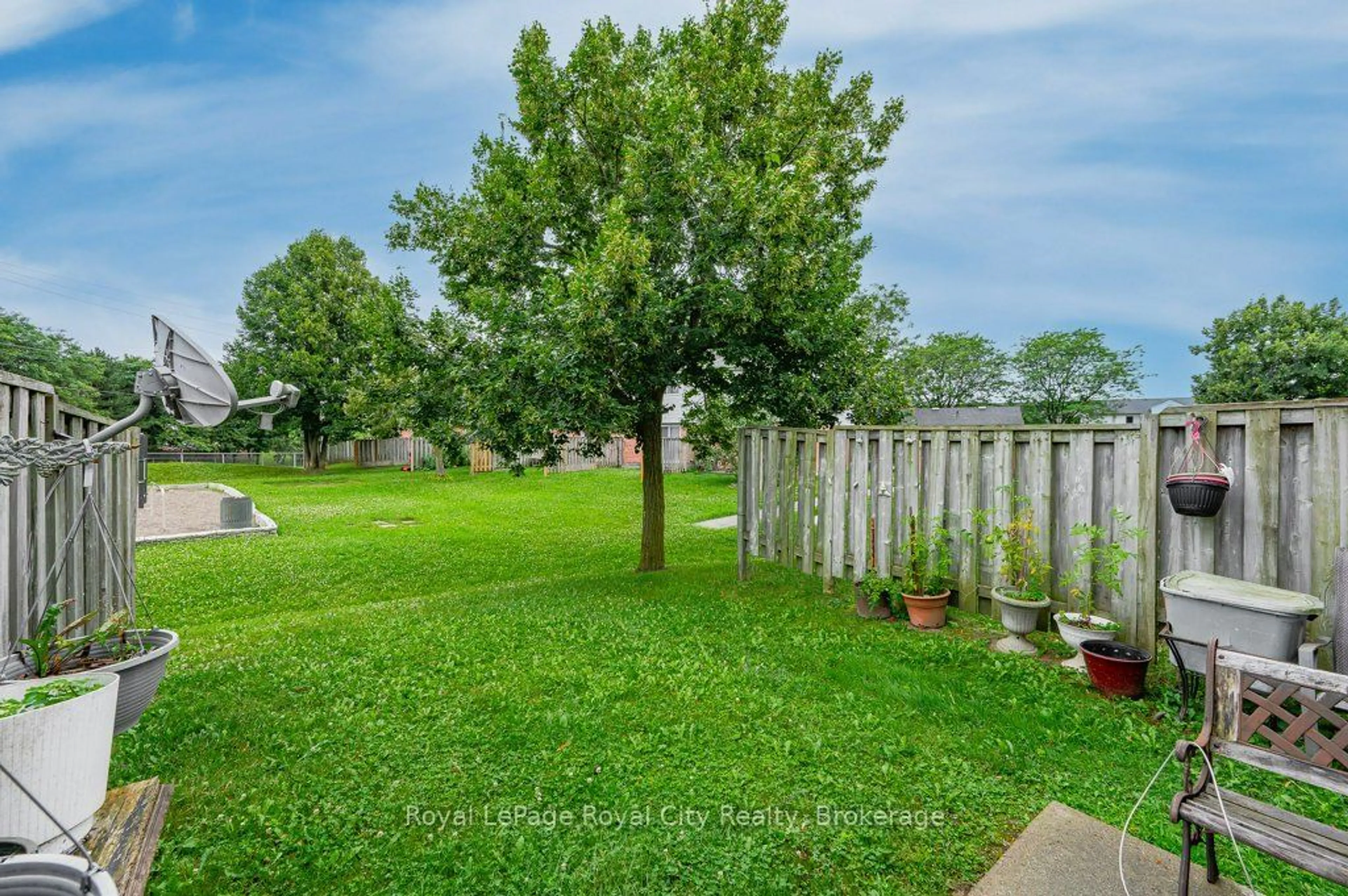 A pic from outside/outdoor area/front of a property/back of a property/a pic from drone, water/lake/river/ocean view for 40 Imperial Rd #6, Guelph Ontario N1H 8B4