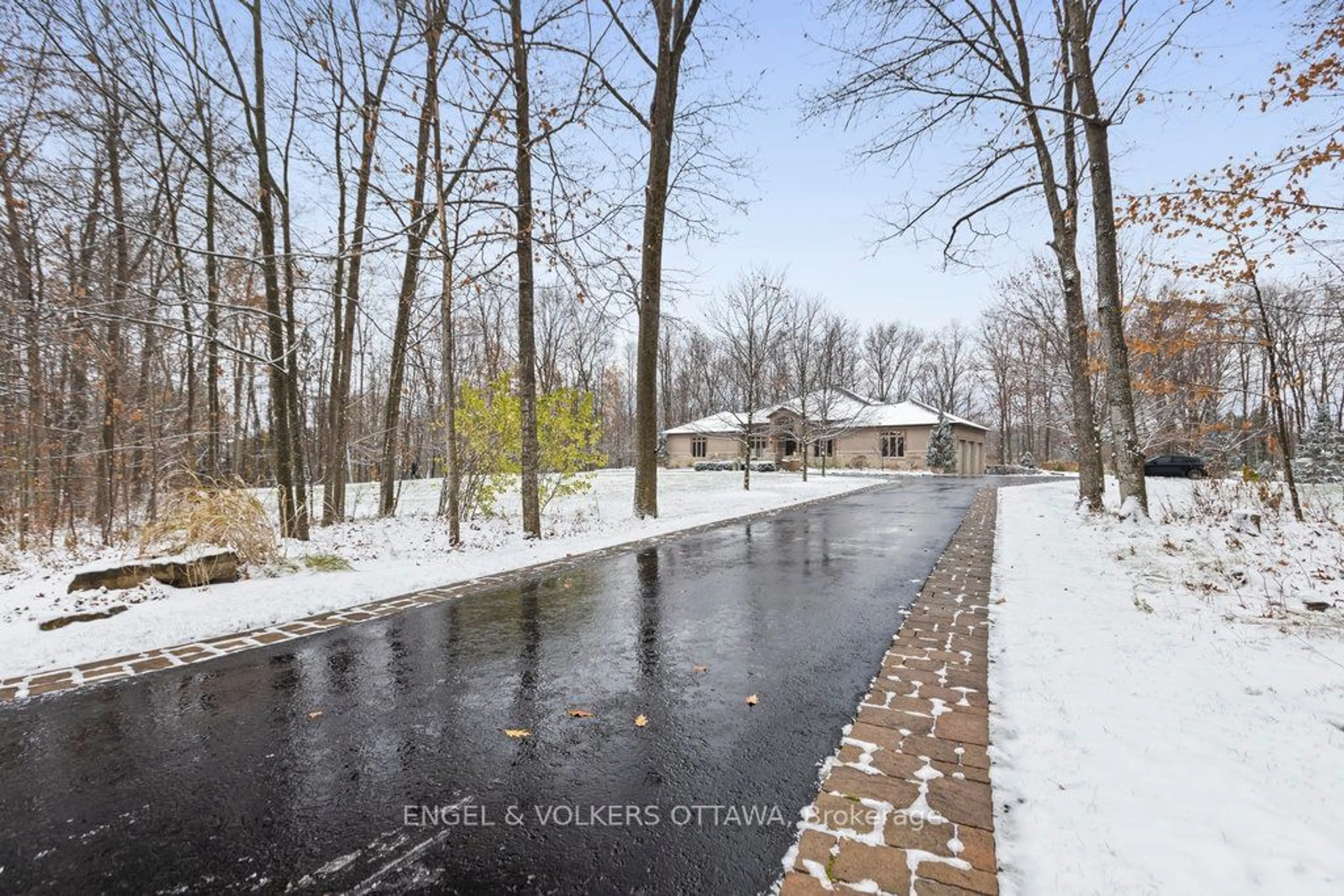 Patio, water/lake/river/ocean view for 1420 Royal Maple Dr, Orleans - Cumberland and Area Ontario K4C 1B5