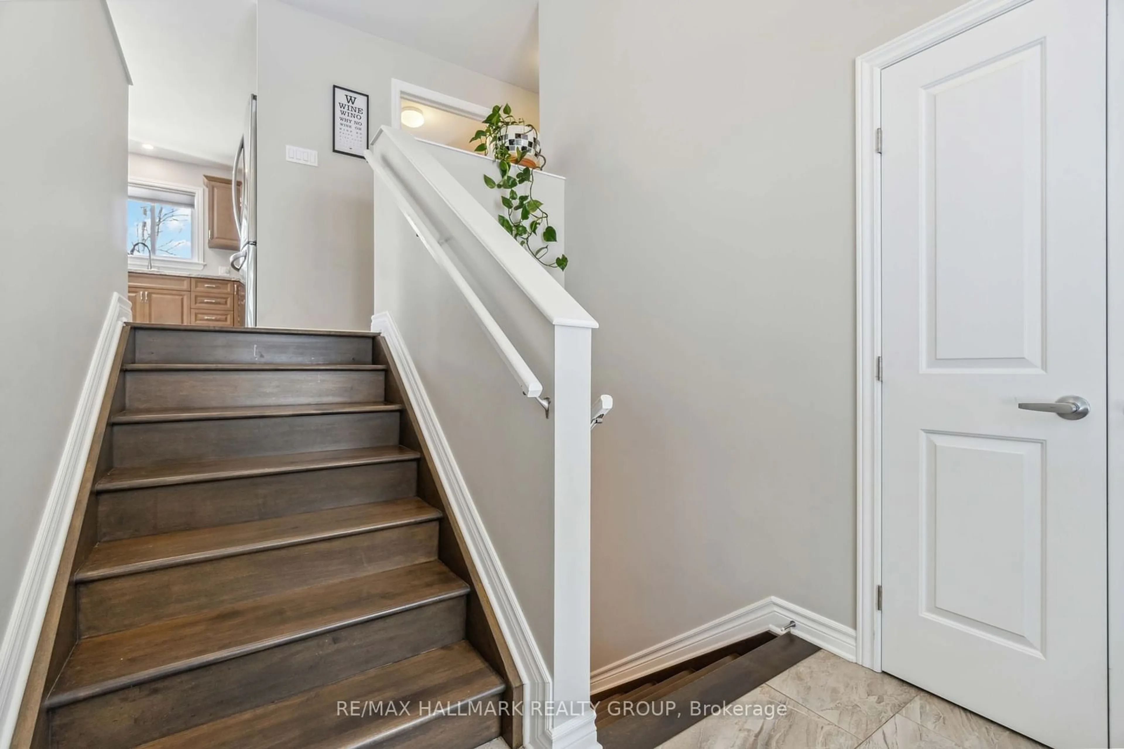 Indoor entryway for 395 Early Rd, Horton Ontario K7V 3Z4