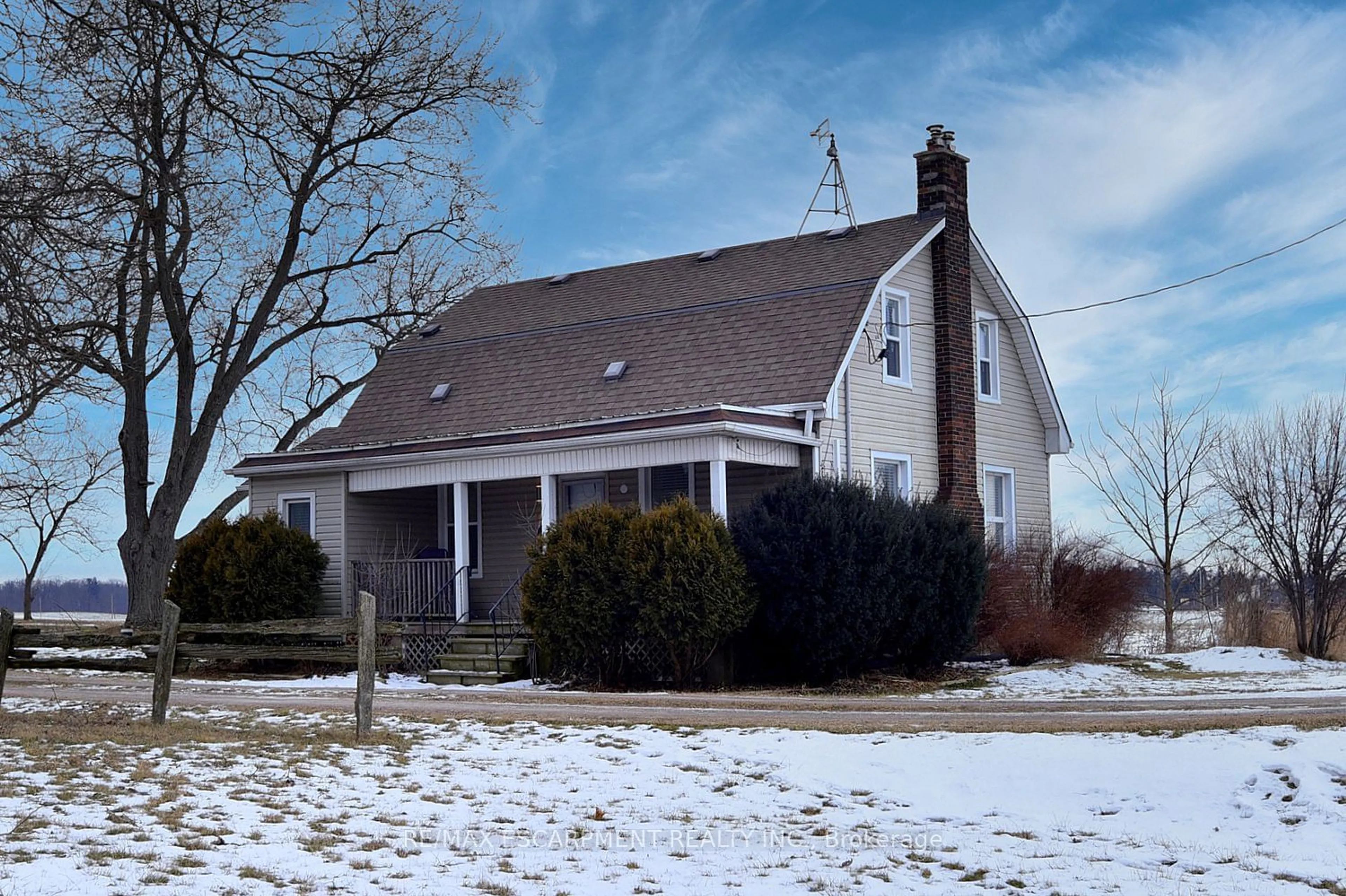 Home with vinyl exterior material, street for 2546 Wilson St, Hamilton Ontario L0R 1A0