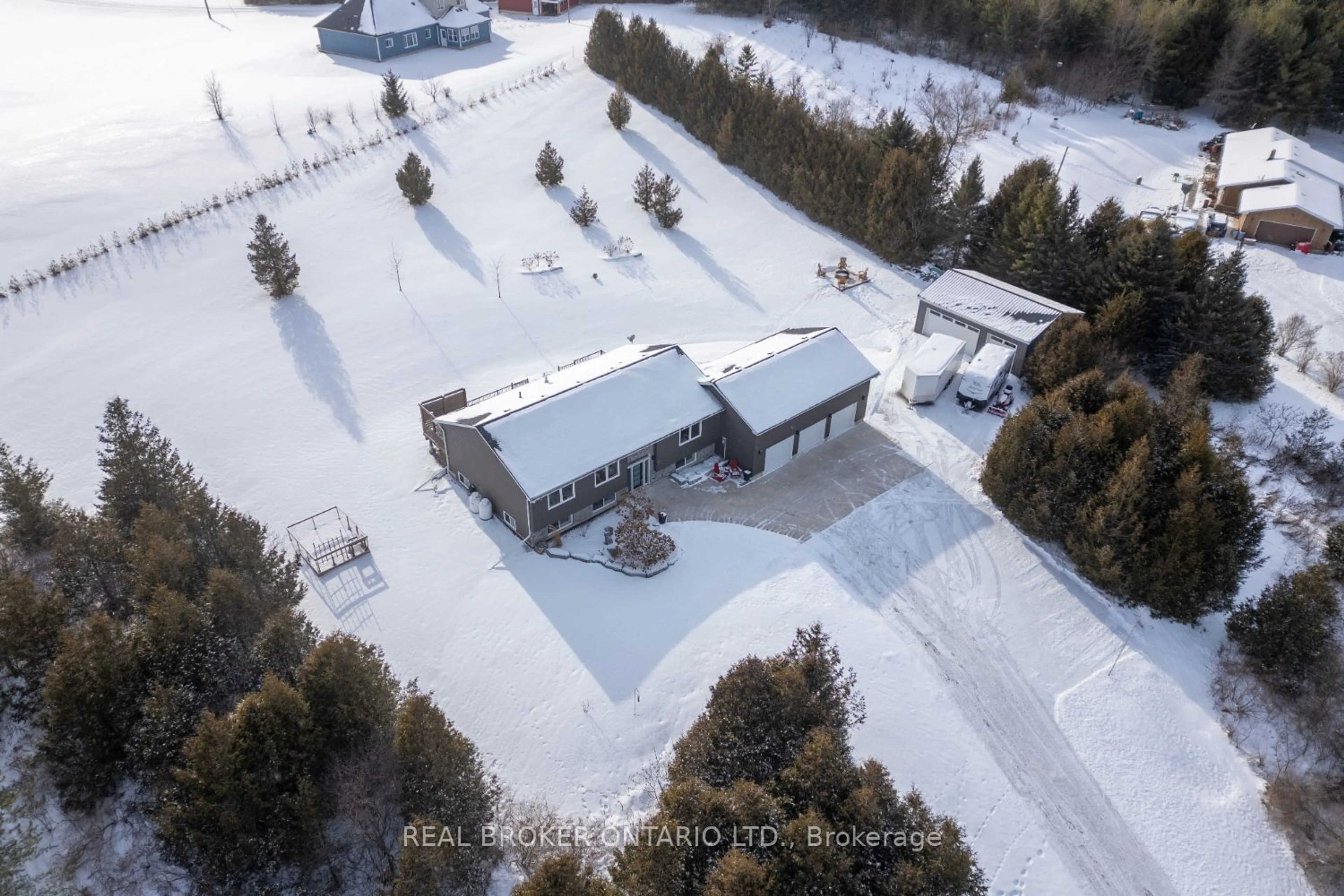 A pic from outside/outdoor area/front of a property/back of a property/a pic from drone, building for 7319 Cavan Rd, Hamilton Township Ontario K0L 1E0