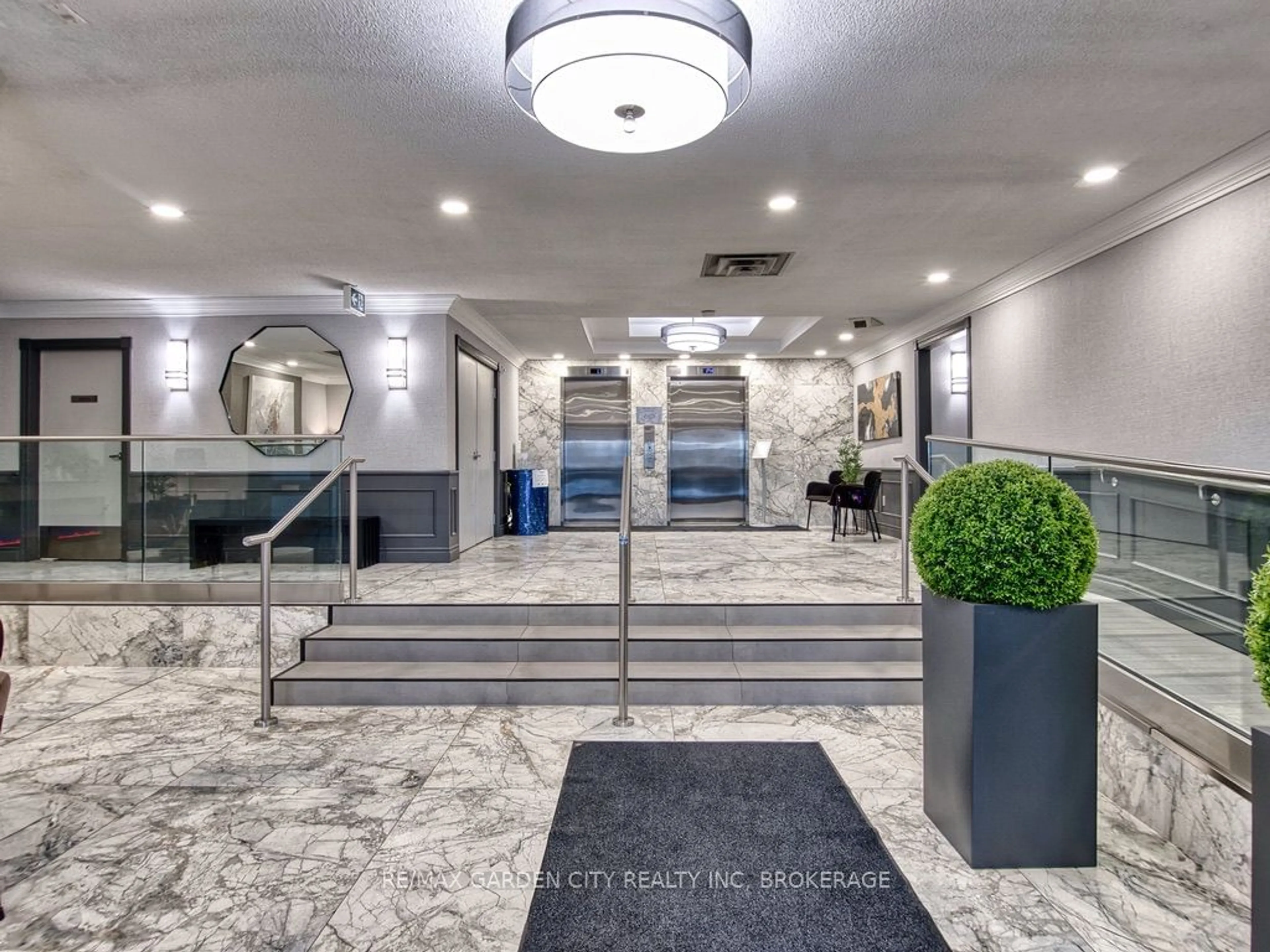 Lobby for 162 Martindale Rd #1007, St. Catharines Ontario L2S 3S4