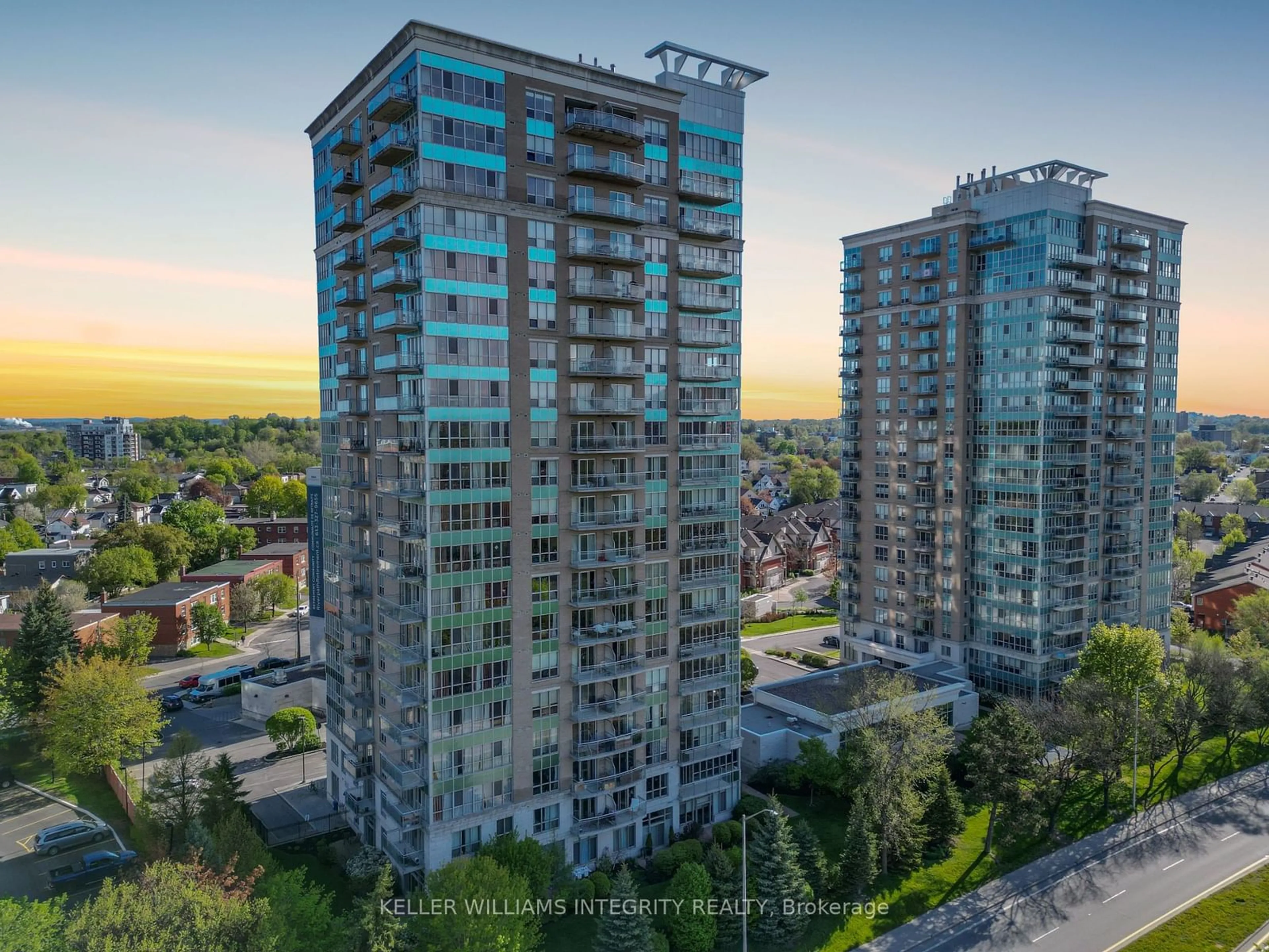 A pic from outside/outdoor area/front of a property/back of a property/a pic from drone, city buildings view from balcony for 90 Landry St #606, Vanier and Kingsview Park Ontario K1L 0A9