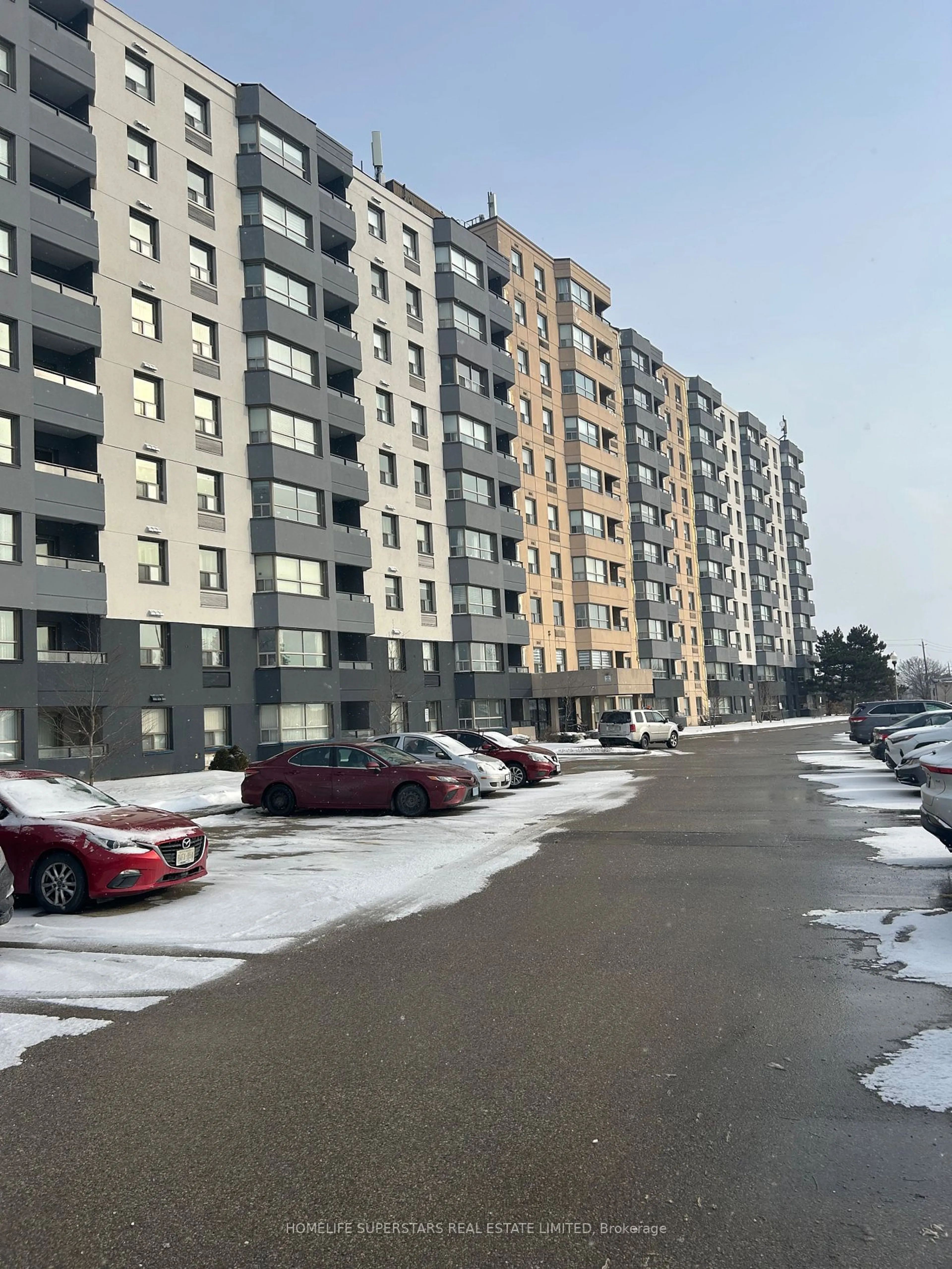 Parking for 200 Jamieson Pkwy #105, Cambridge Ontario N3C 4B5