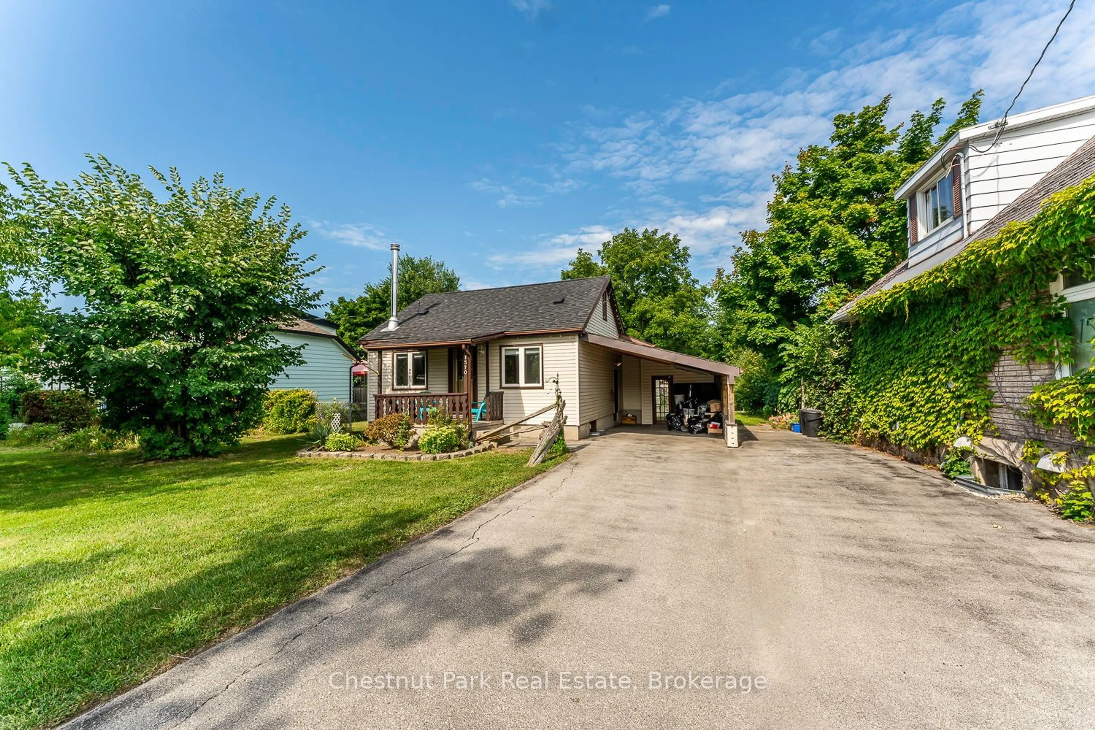 A pic from outside/outdoor area/front of a property/back of a property/a pic from drone, water/lake/river/ocean view for 1570 9th Ave, Owen Sound Ontario N4K 3G3