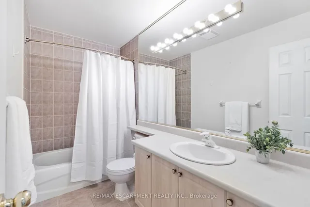 Additional property image - 100 Beddoe Dr Unit 110