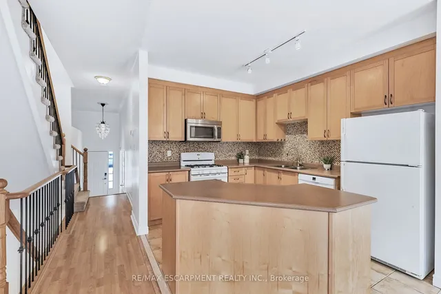 Additional property image - 100 Beddoe Dr Unit 110