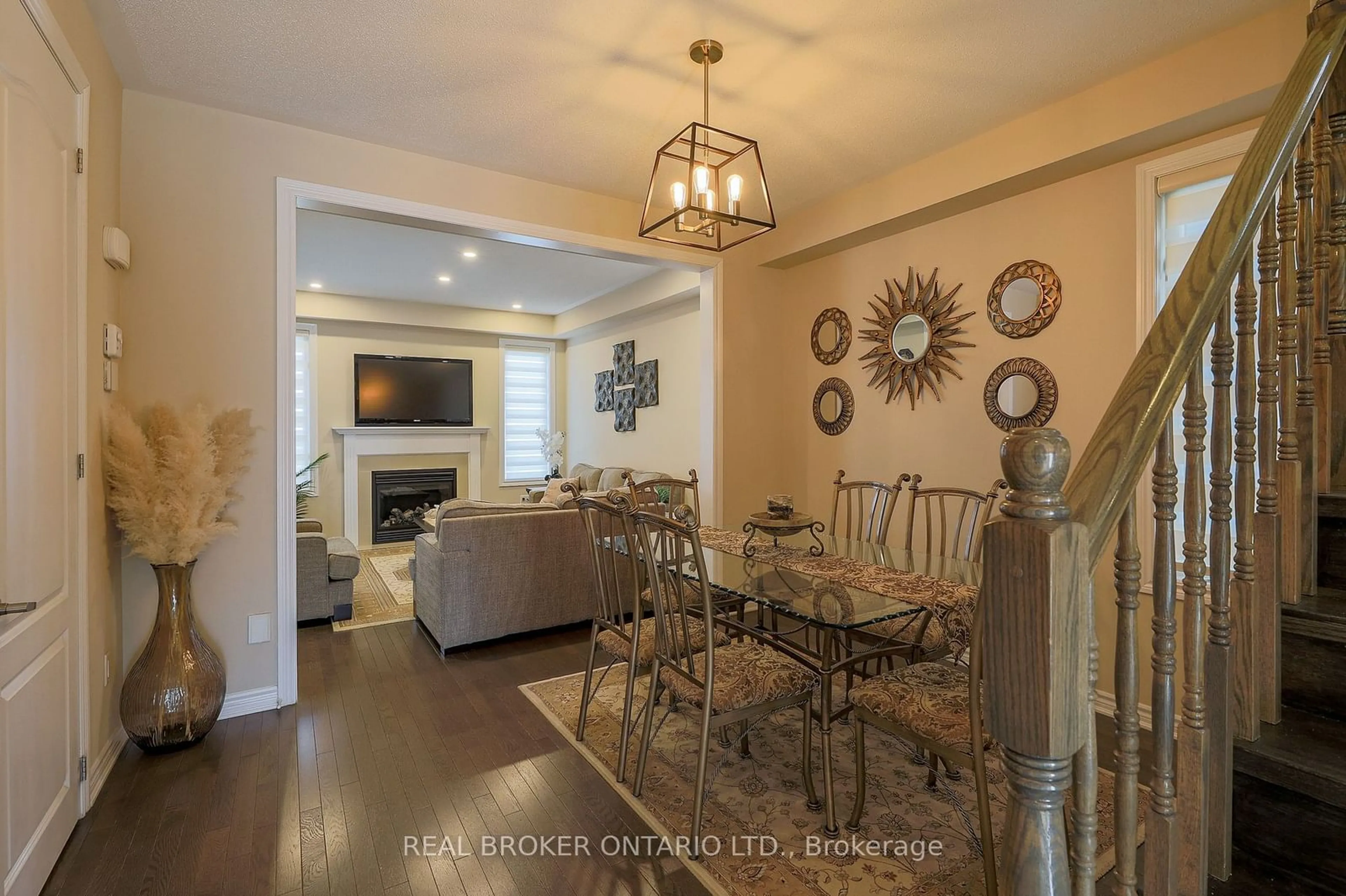 Dining room, wood/laminate floor for 229 Meadowbreeze Dr, Kanata Ontario K2M 3A6