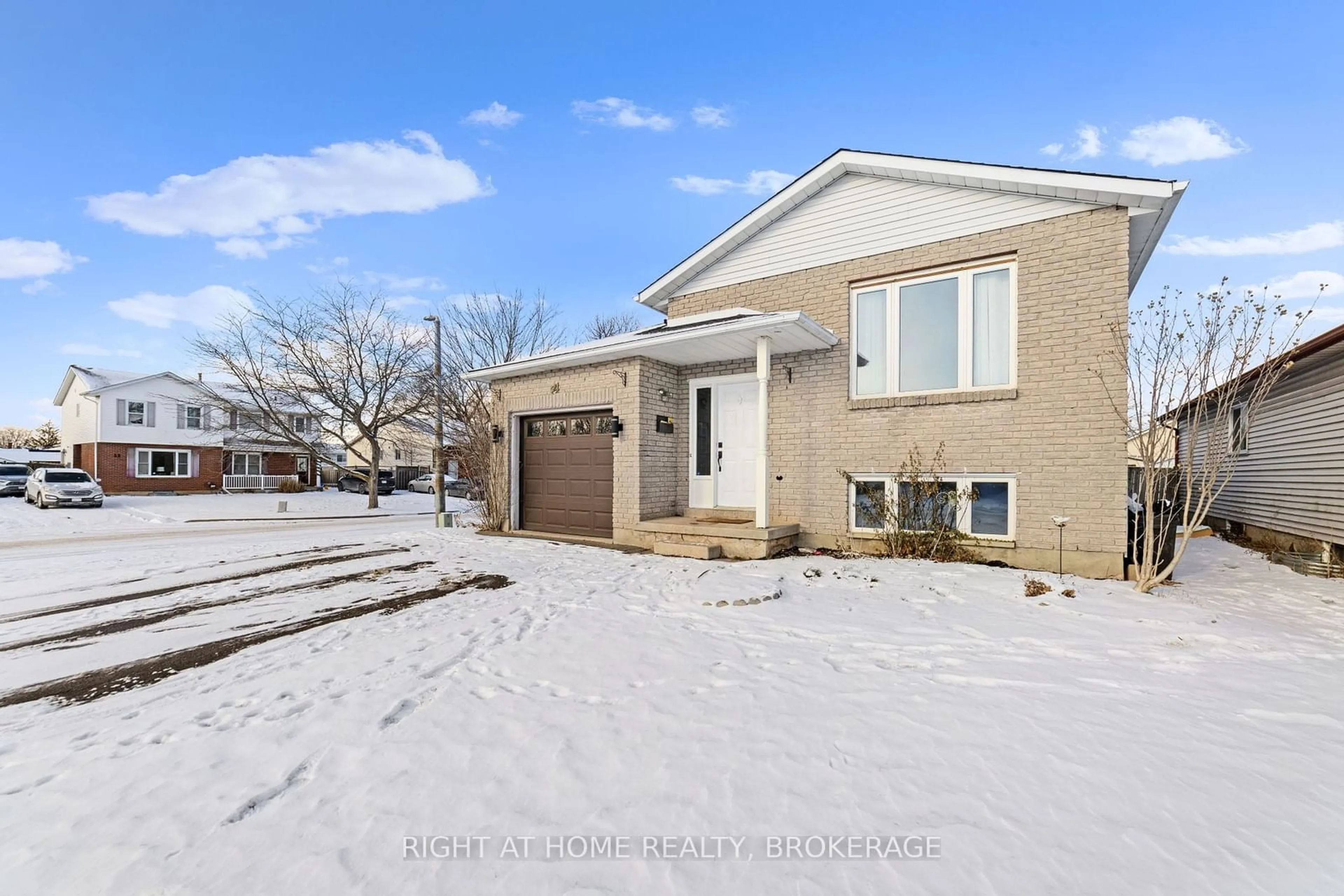 Unknown for 44 Poplar Cres, Welland Ontario L3C 6W2