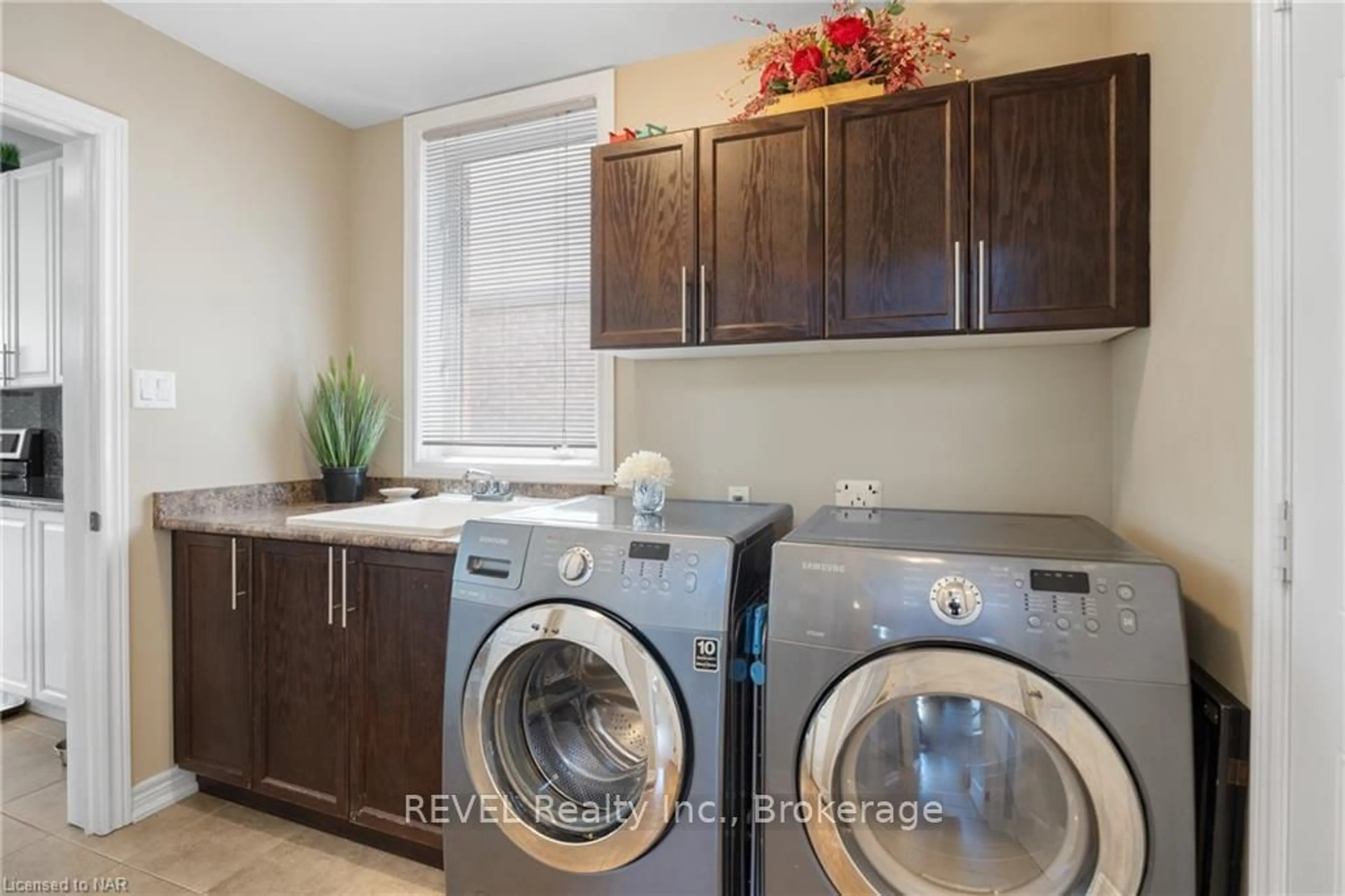 Laundry room for 6500 ST. MICHAEL Ave, Niagara Falls Ontario L2H 0C5