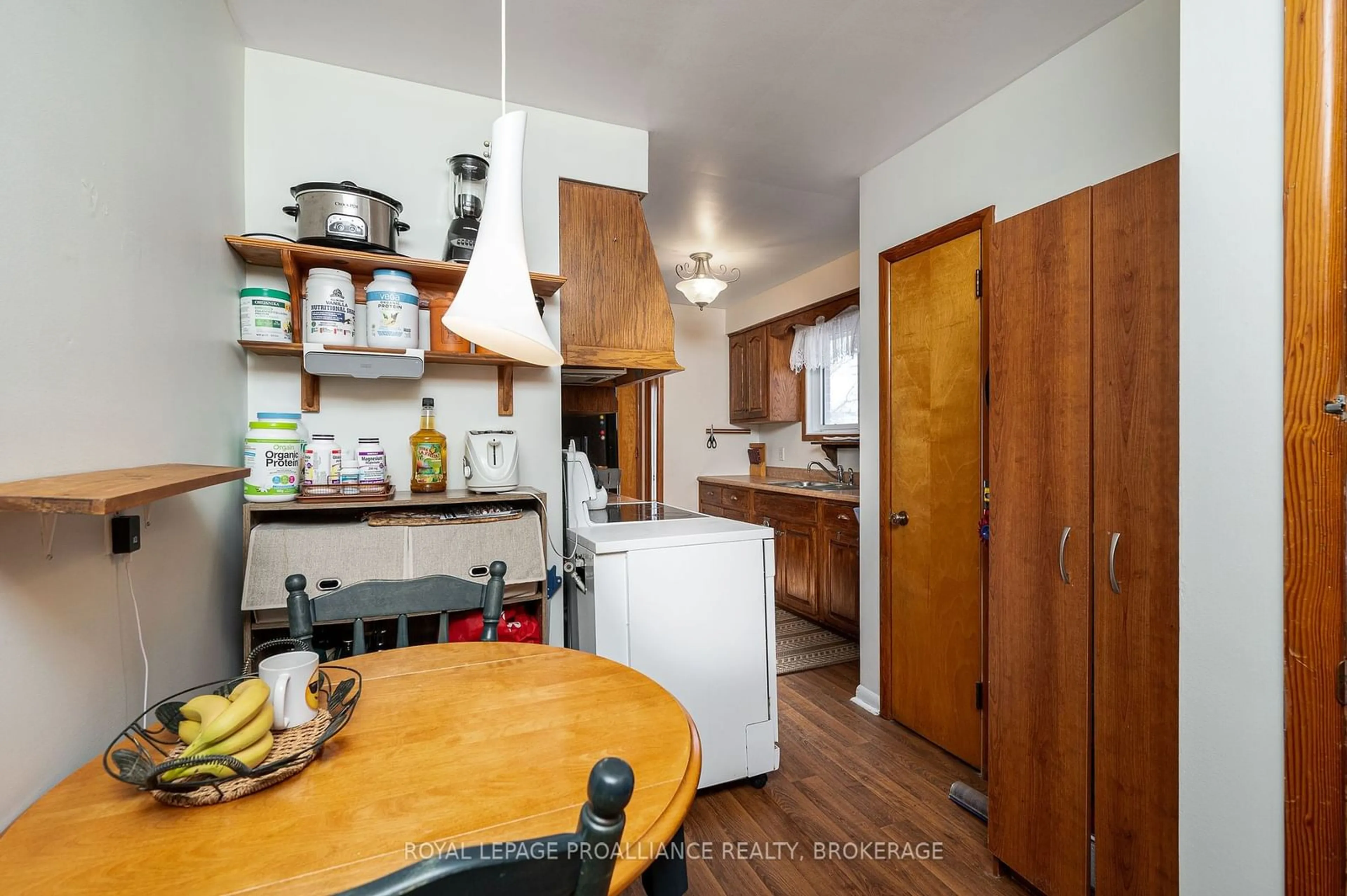 Standard kitchen, unknown for 3 Hampstead Heath, Kingston Ontario K7M 3J1