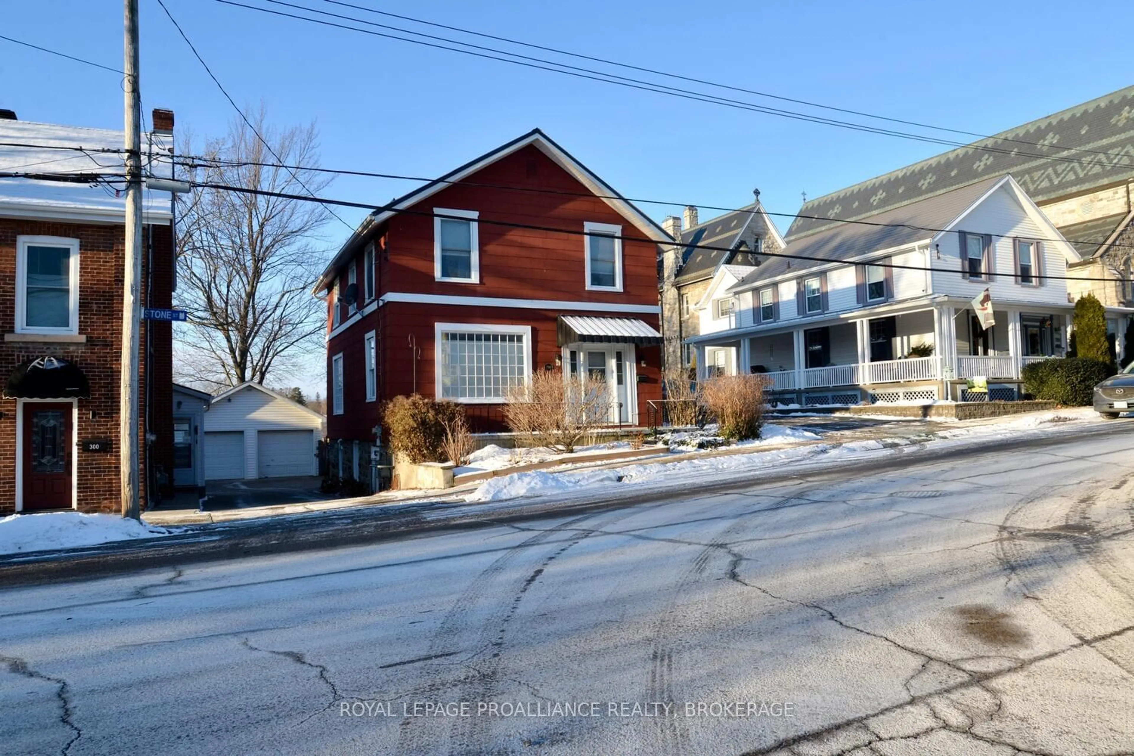 A pic from outside/outdoor area/front of a property/back of a property/a pic from drone, street for 290 Stone St, Gananoque Ontario K7G 2A1