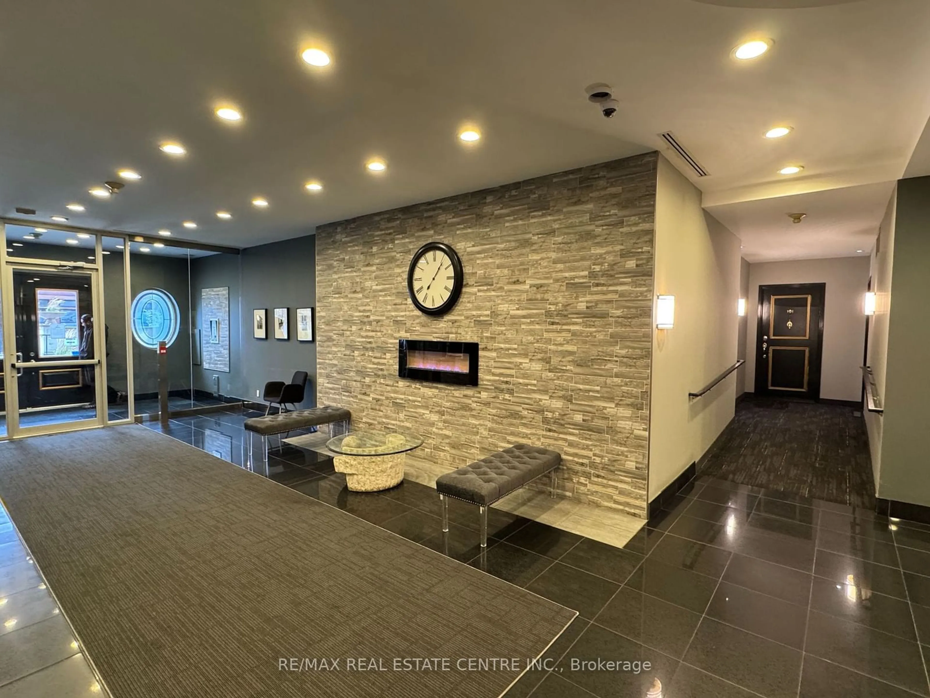 Lobby for 135 James St #302, Hamilton Ontario L8P 2Z6