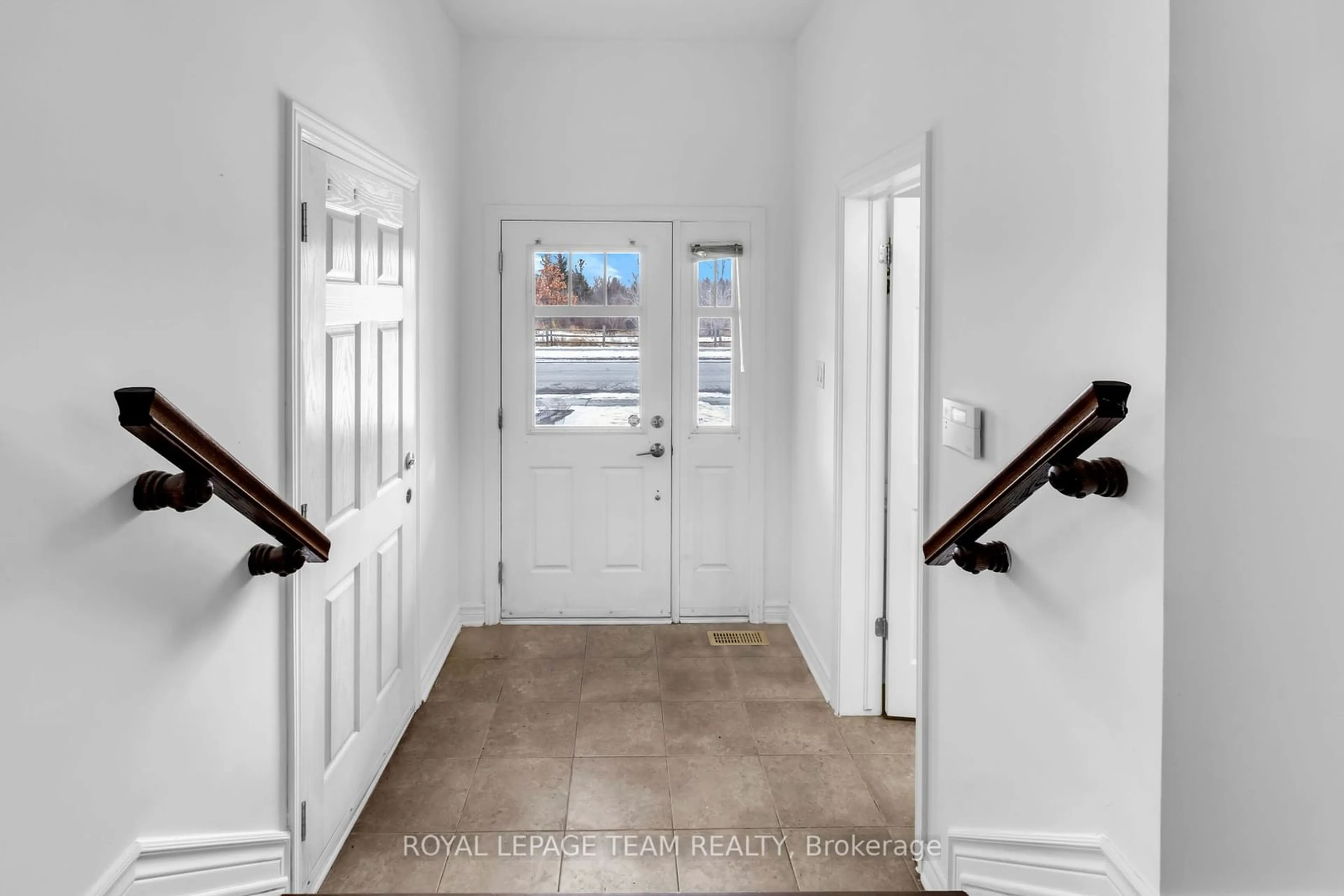 Indoor entryway for 718 Paul Metivier Dr, Barrhaven Ontario K2J 2T4