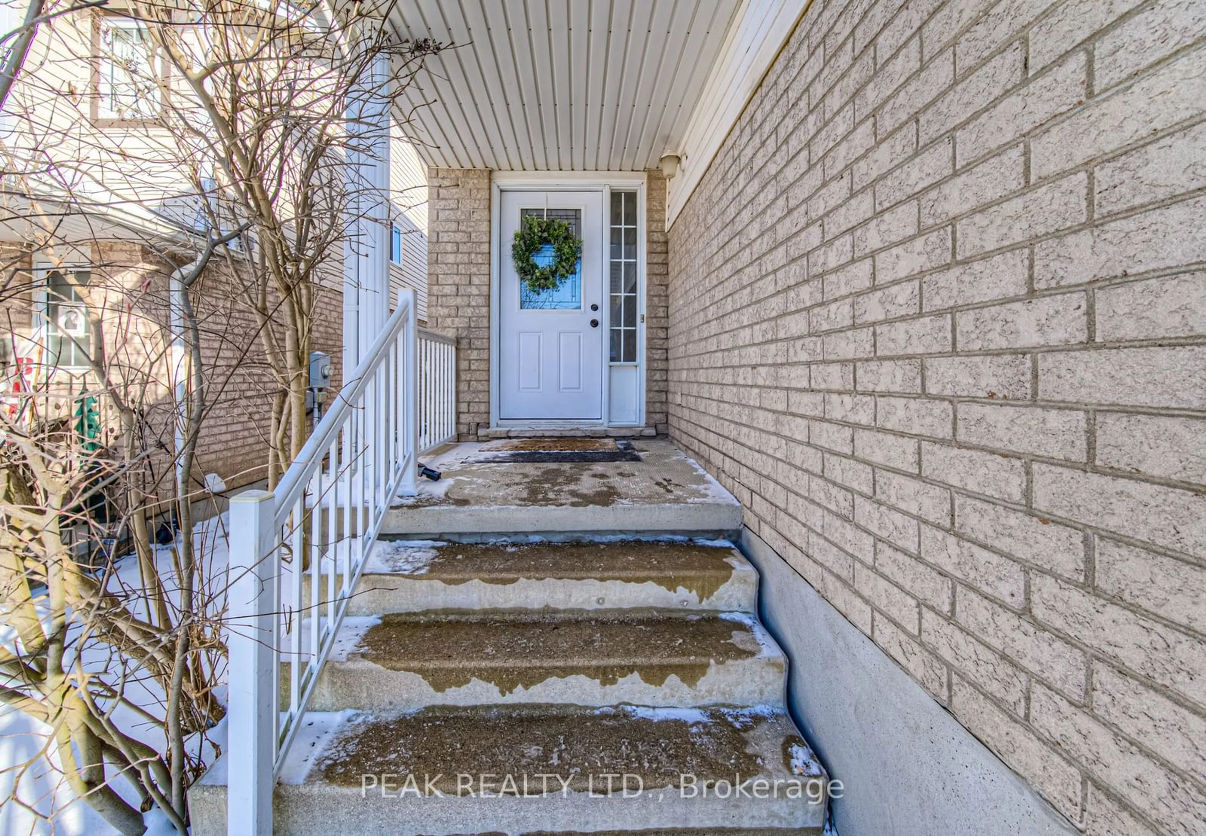 Indoor entryway for 1101 Copper Leaf Cres, Kitchener Ontario N2E 3W4