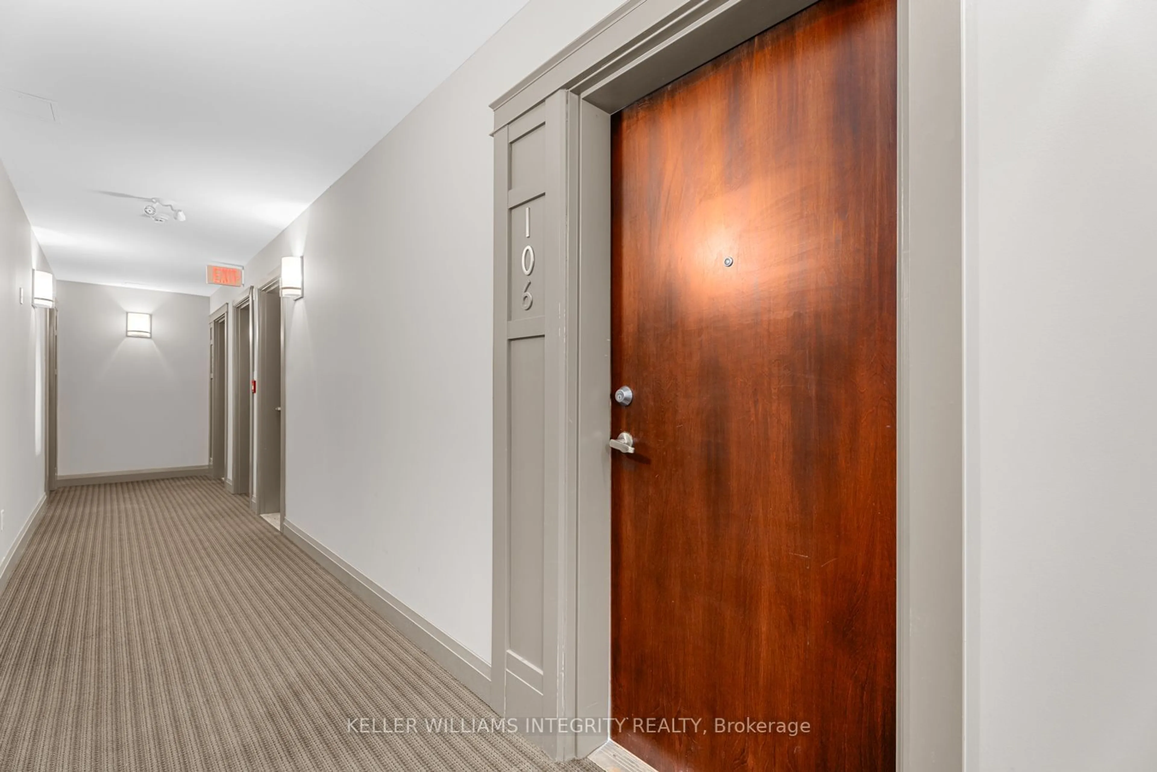 Indoor foyer for 805 Beauparc #106, Cyrville - Carson Grove - Pineview Ontario K1J 0A2