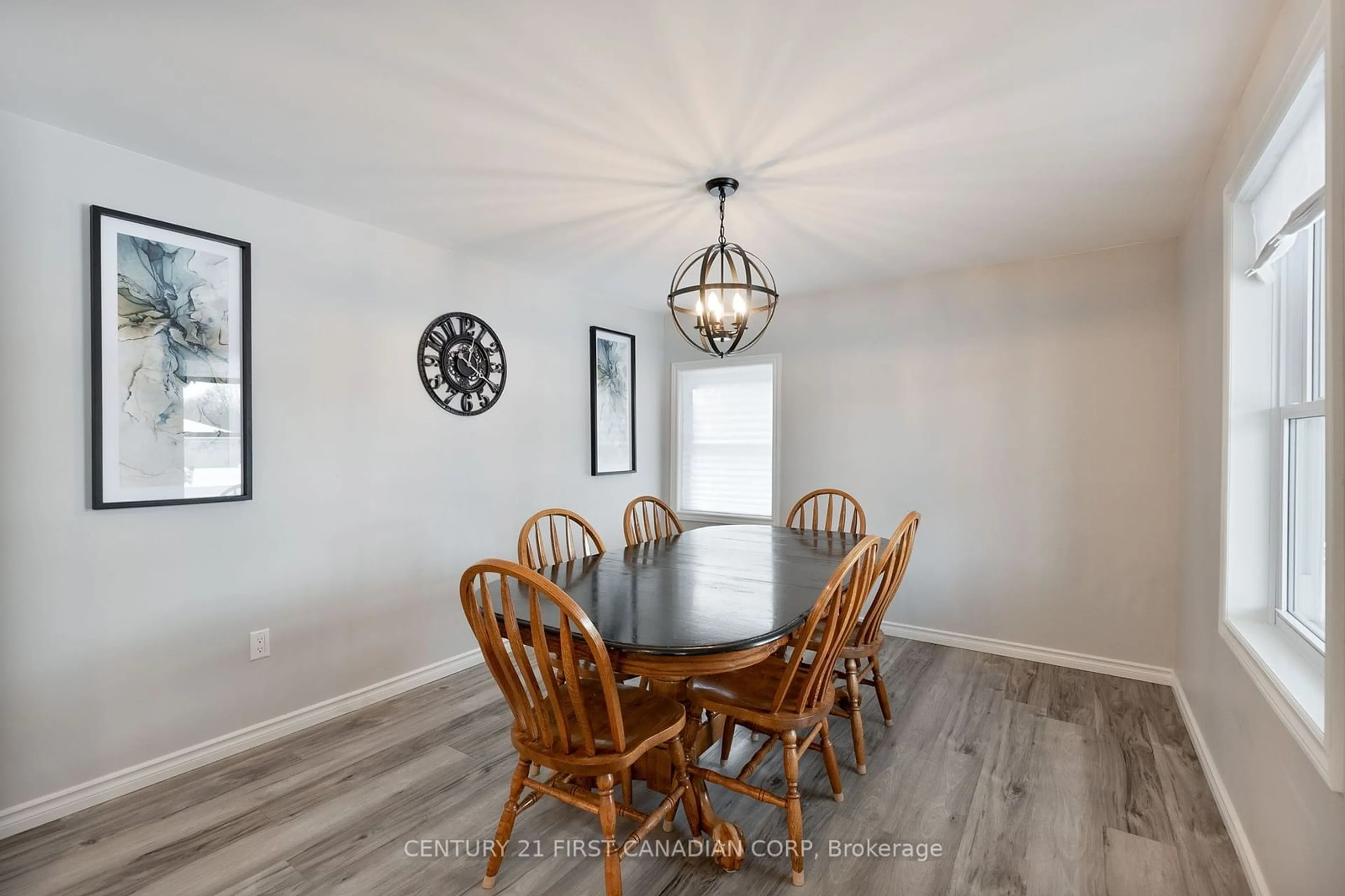 Dining room, wood/laminate floor for 6718 Springfield Rd, Malahide Ontario N5H 2R5