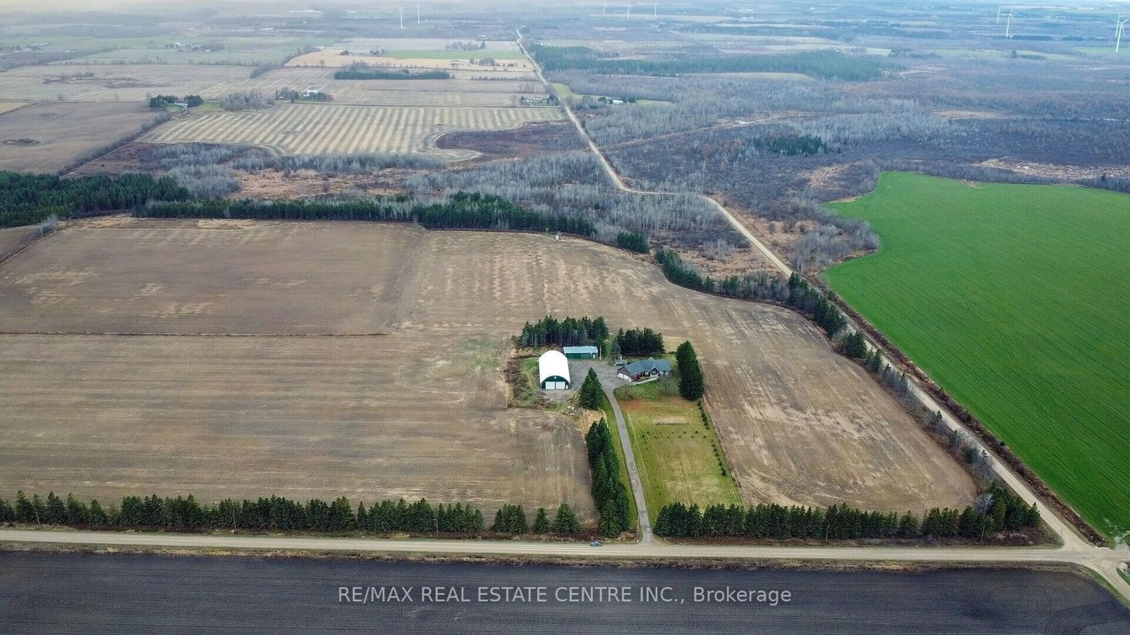 A pic from outside/outdoor area/front of a property/back of a property/a pic from drone, building for 294288 8th Line, Amaranth Ontario L9W 0J8