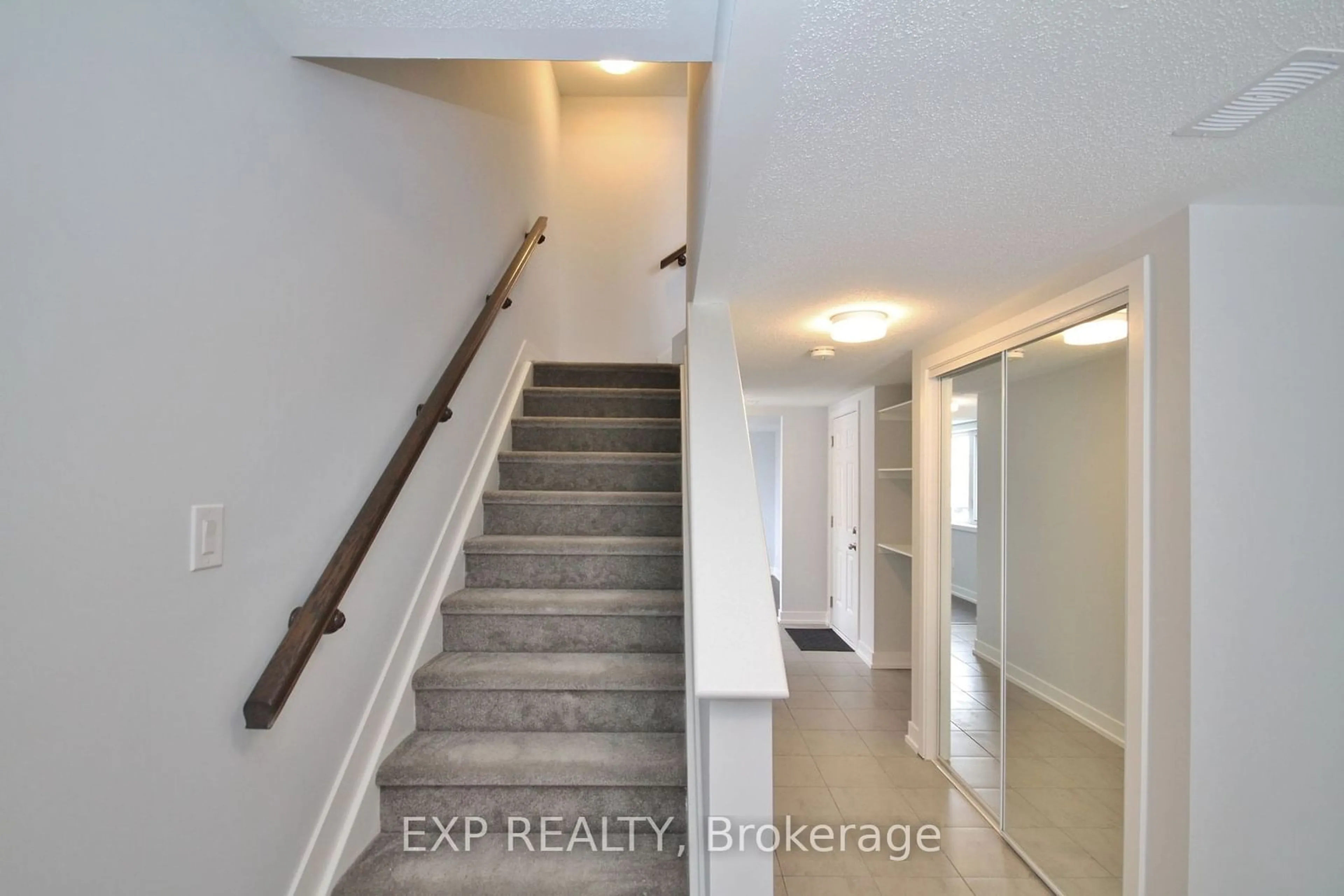 Indoor entryway for 740 Chromite, Barrhaven Ontario K2J 7J2