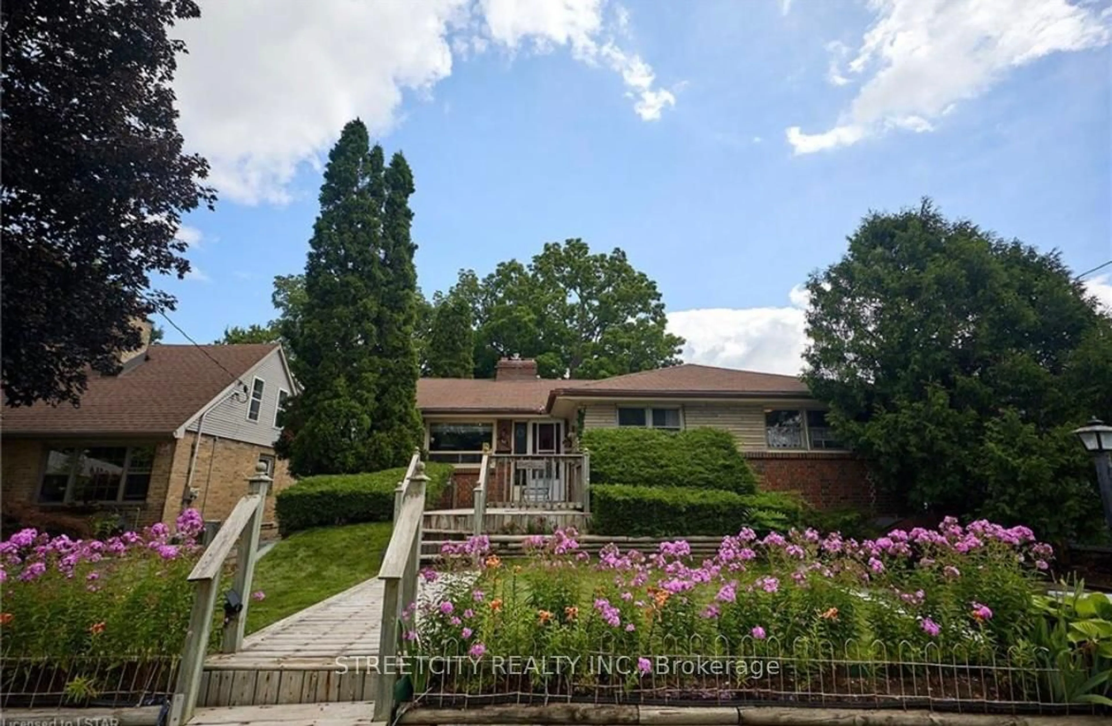 Patio, mountain view for 67 Britannia Ave, London Ontario N6H 2J3