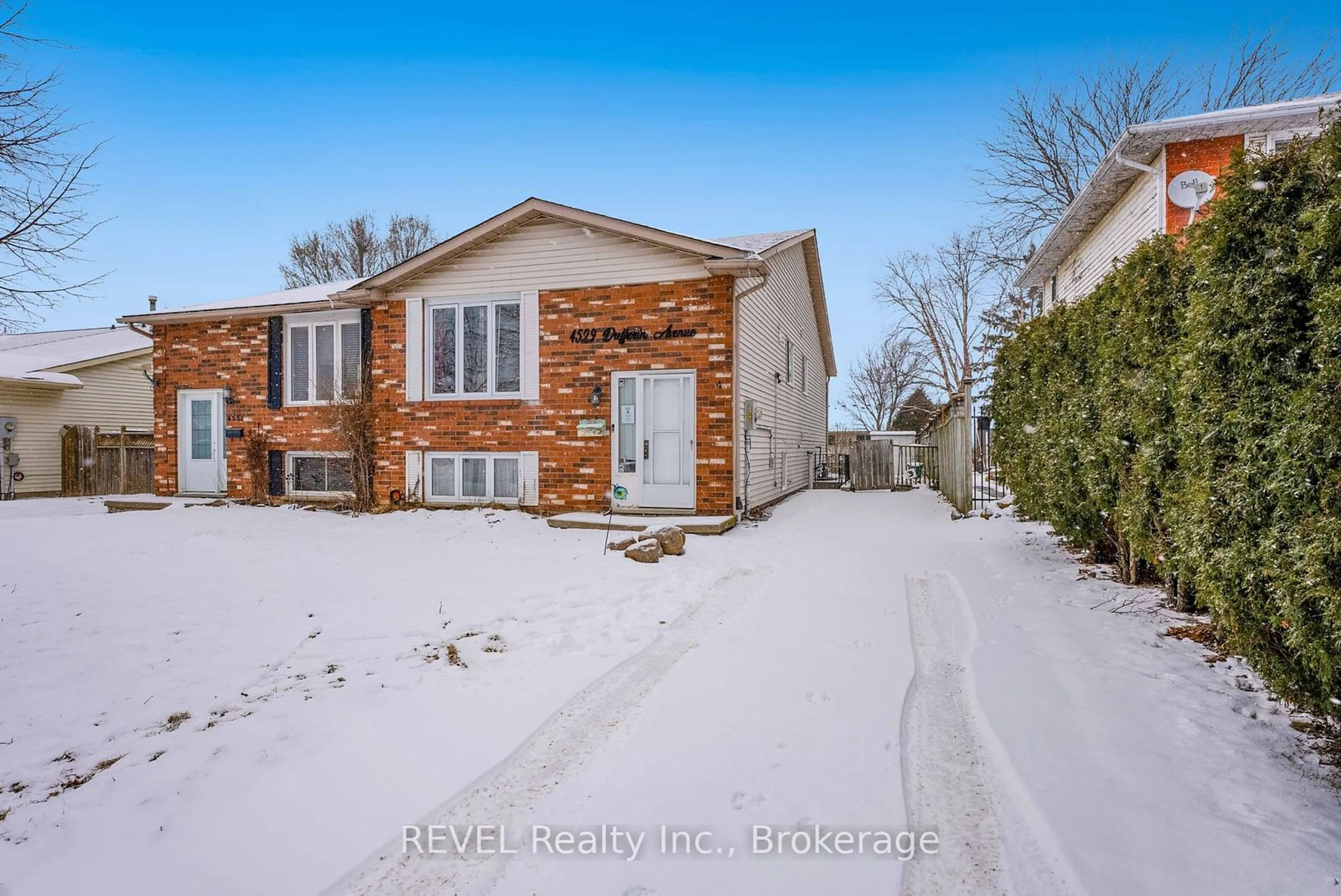 Home with brick exterior material, street for 4529 Dufferin Ave, Lincoln Ontario L0R 1B5