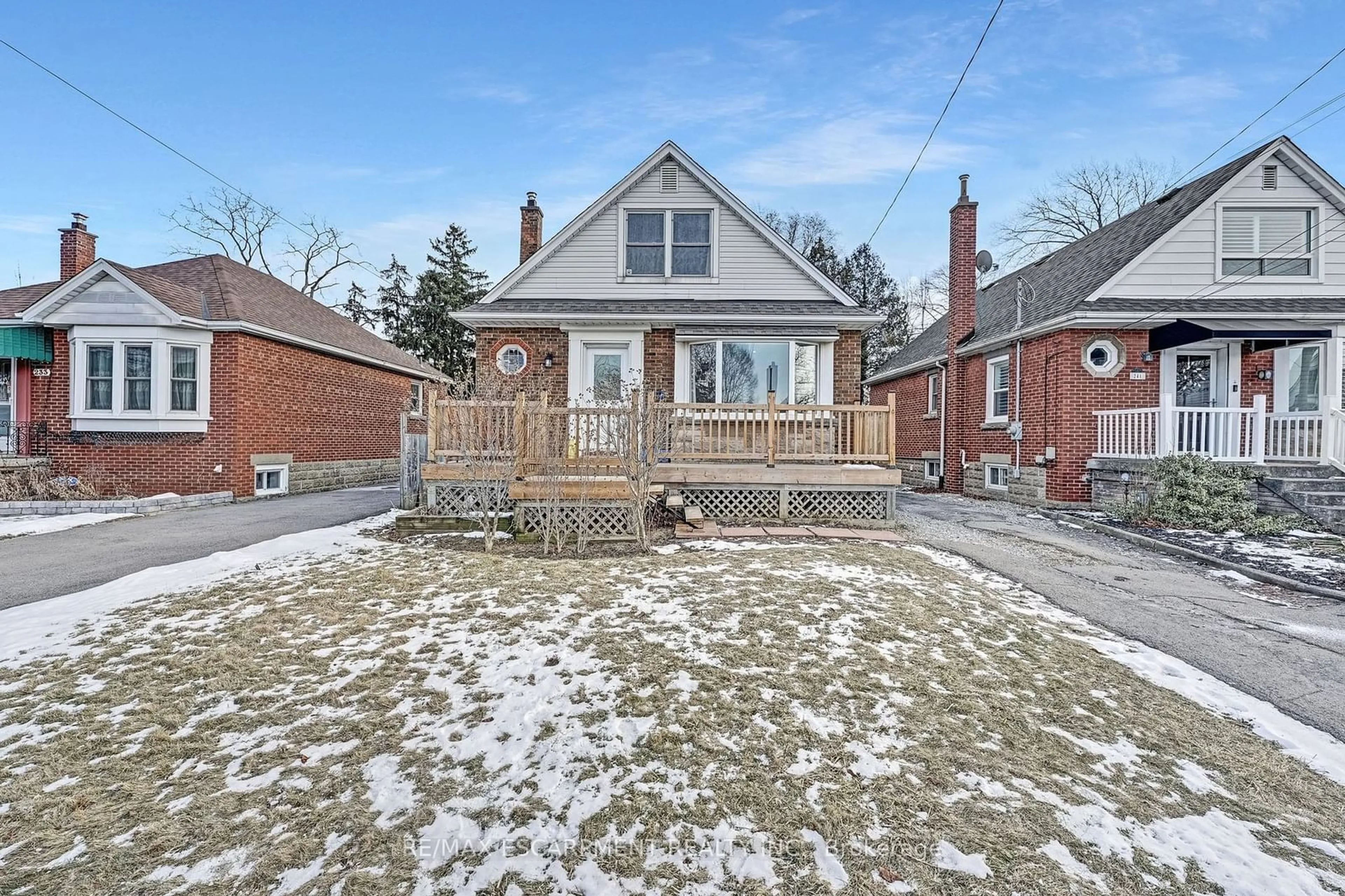 Home with brick exterior material, street for 237 East 19th St, Hamilton Ontario L9A 4S4