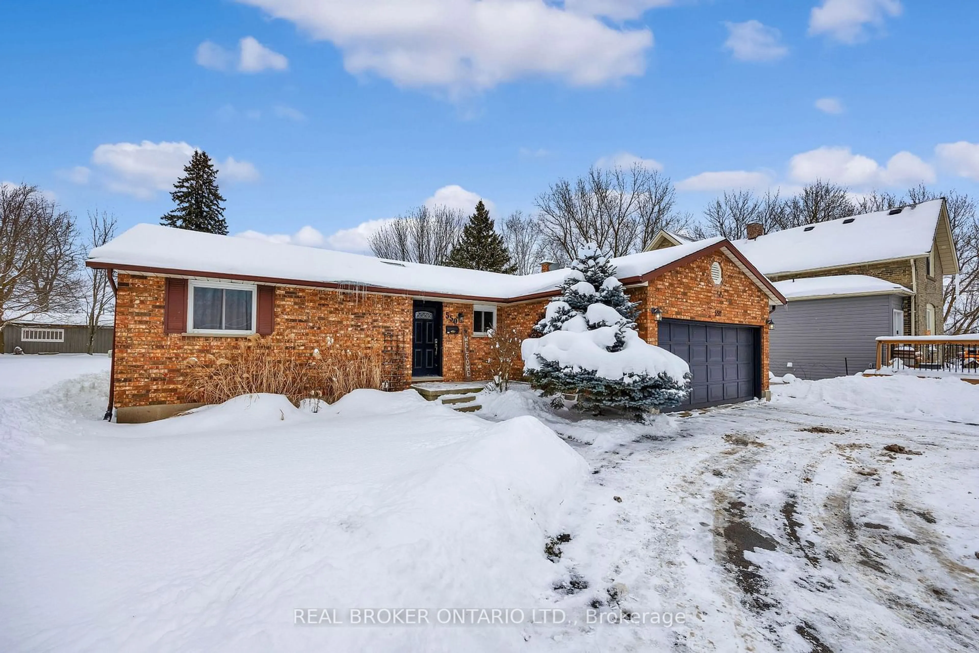 A pic from outside/outdoor area/front of a property/back of a property/a pic from drone, street for 550 Raglan St, Minto Ontario N0G 2P0