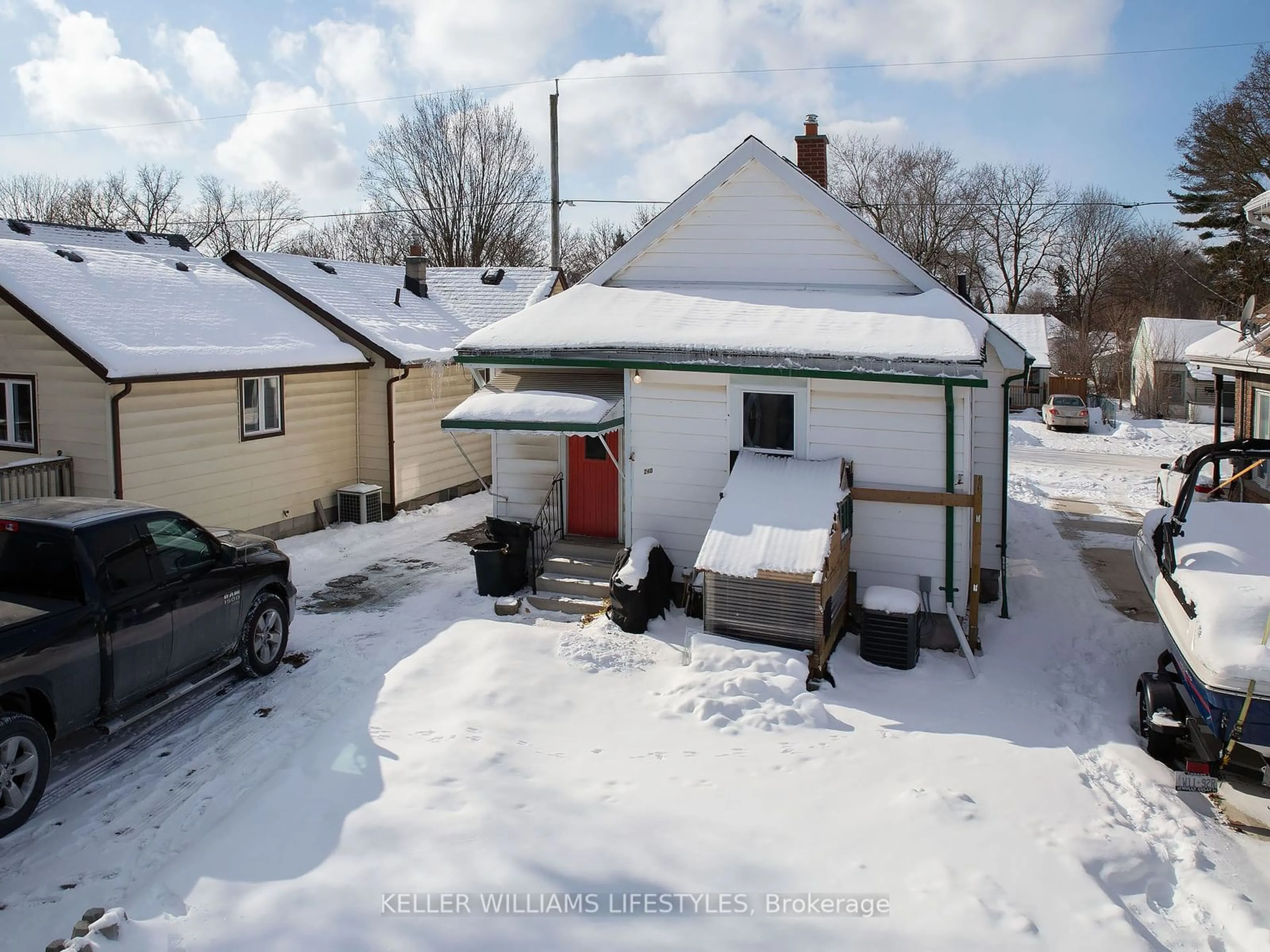 A pic from outside/outdoor area/front of a property/back of a property/a pic from drone, street for 240 East St, London Ontario N5Z 2S2