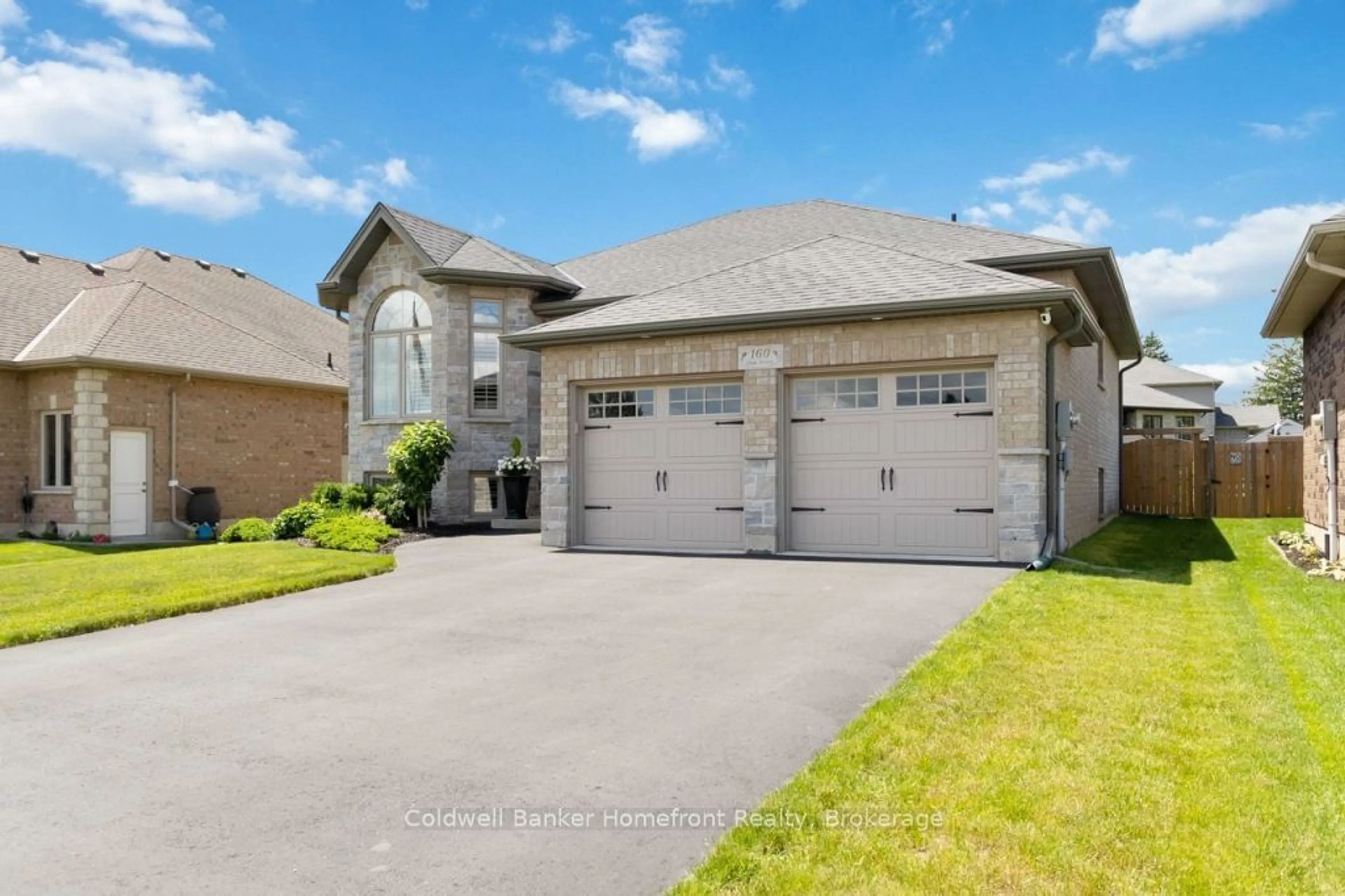 Home with brick exterior material, street for 160 Oak St, Norfolk Ontario N3Y 0B5