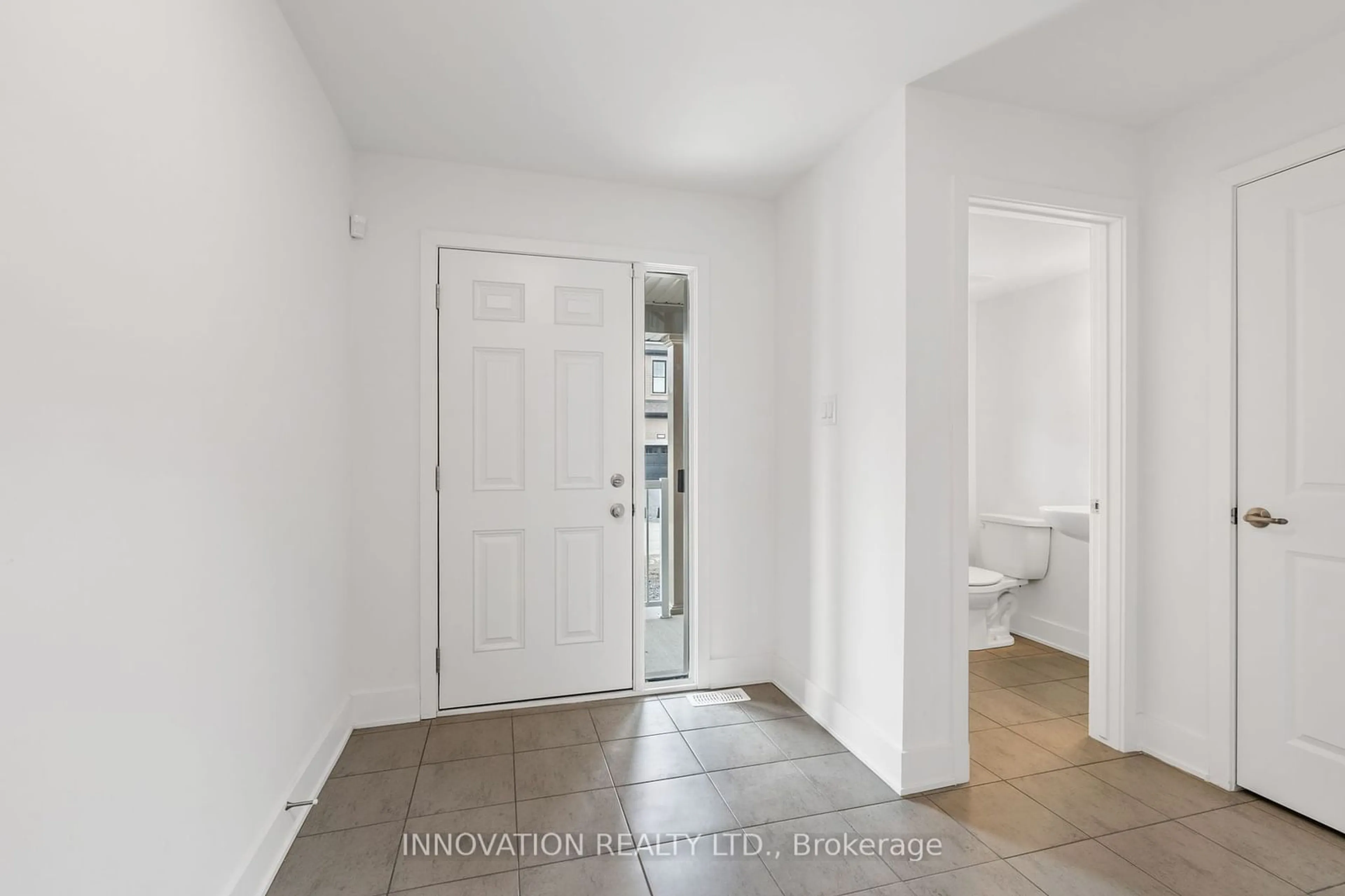 Indoor entryway for 302 Crossway Terr, Stittsville - Munster - Richmond Ontario K2S 3A8