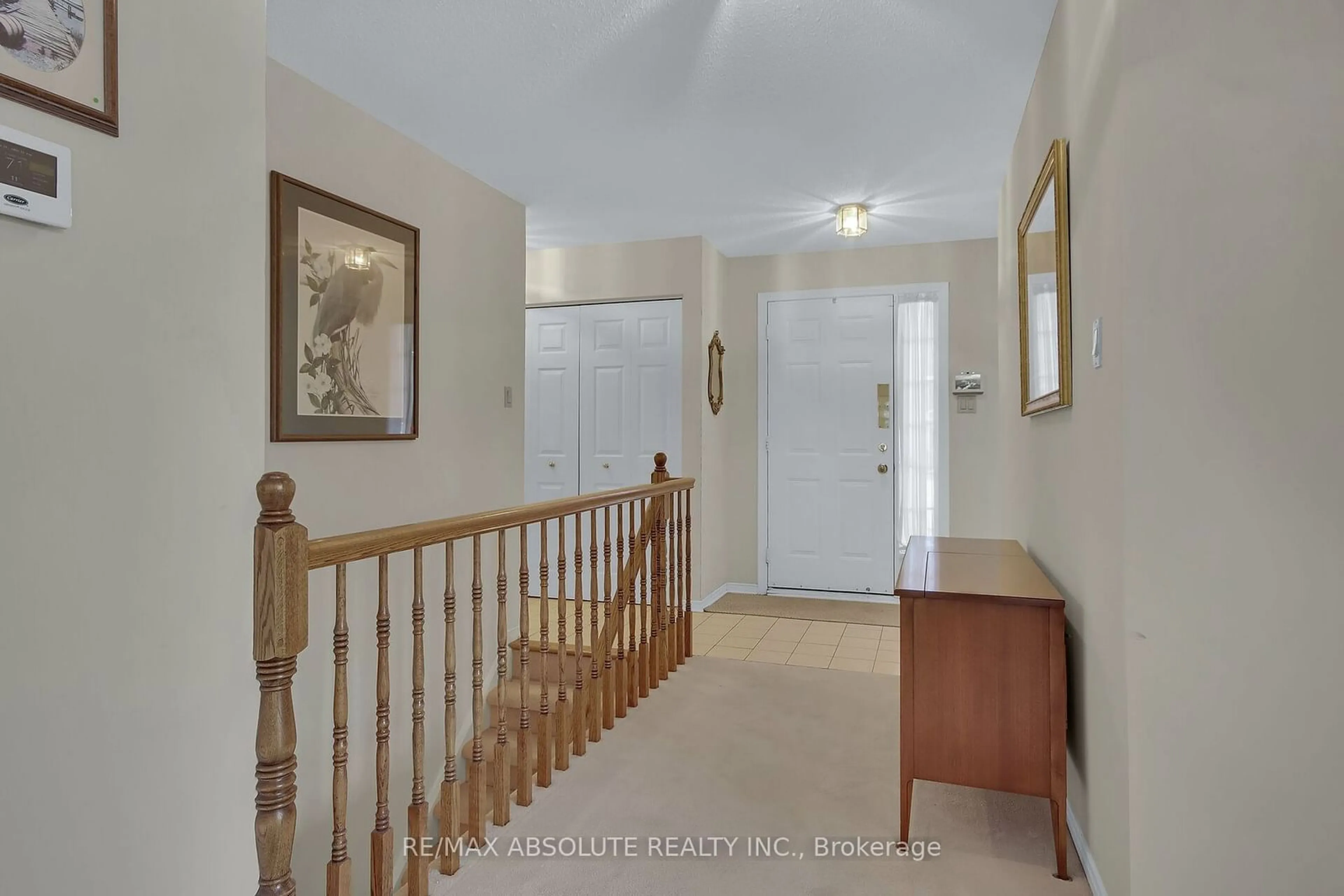 Indoor foyer for 15 Pine Needles Crt, Stittsville - Munster - Richmond Ontario K2S 1G5