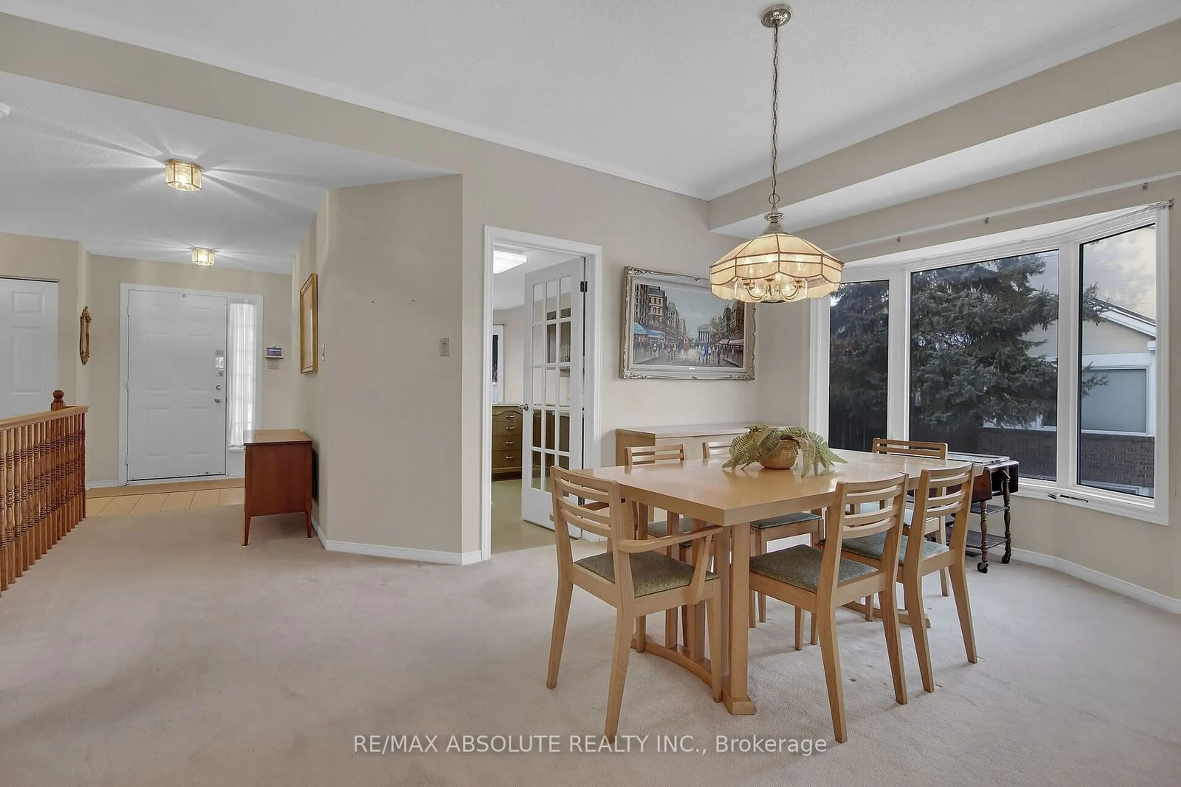 Dining room, ceramic/tile floor for 15 Pine Needles Crt, Stittsville - Munster - Richmond Ontario K2S 1G5