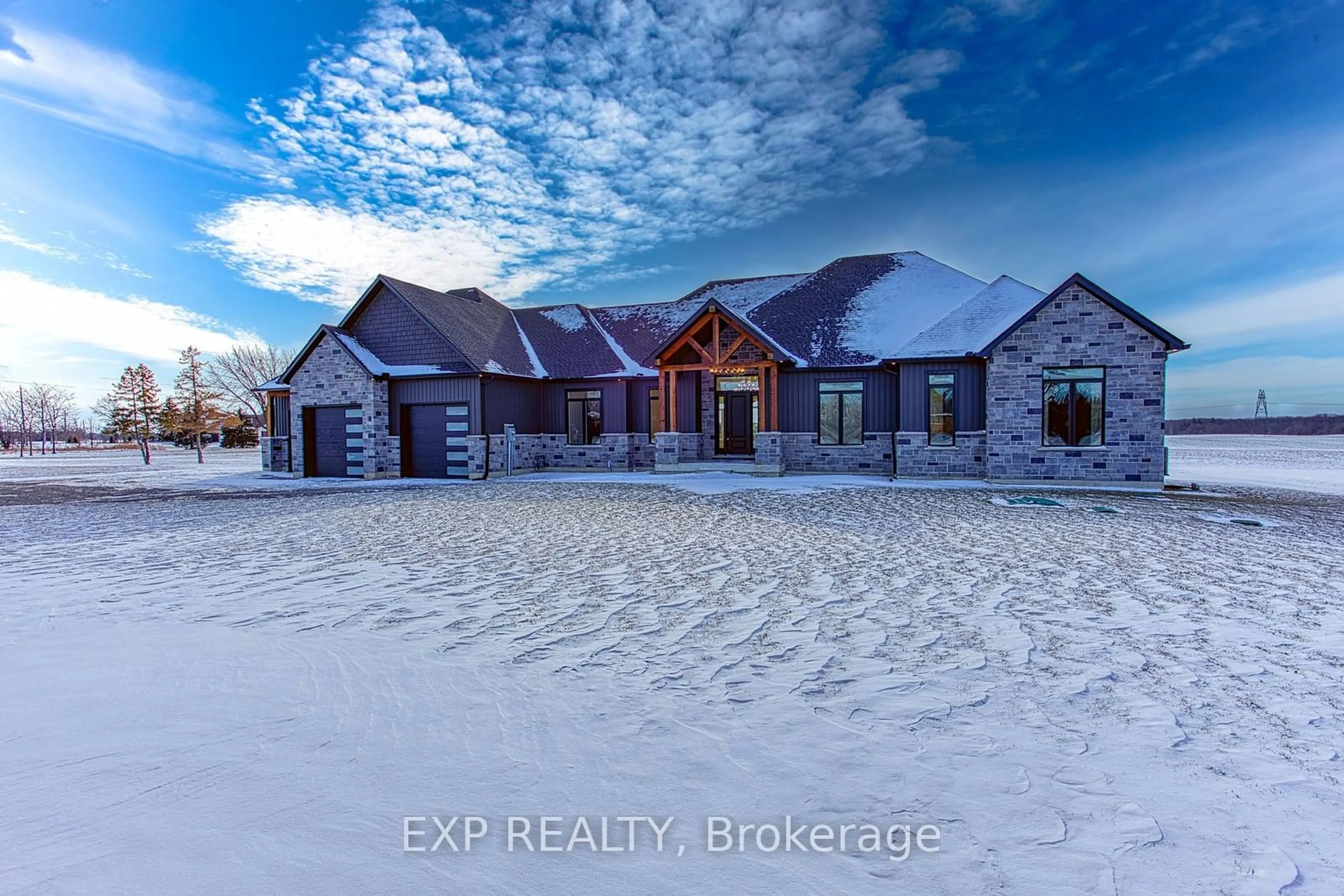 A pic from outside/outdoor area/front of a property/back of a property/a pic from drone, building for 9392 Silver St, West Lincoln Ontario L0R 1E0