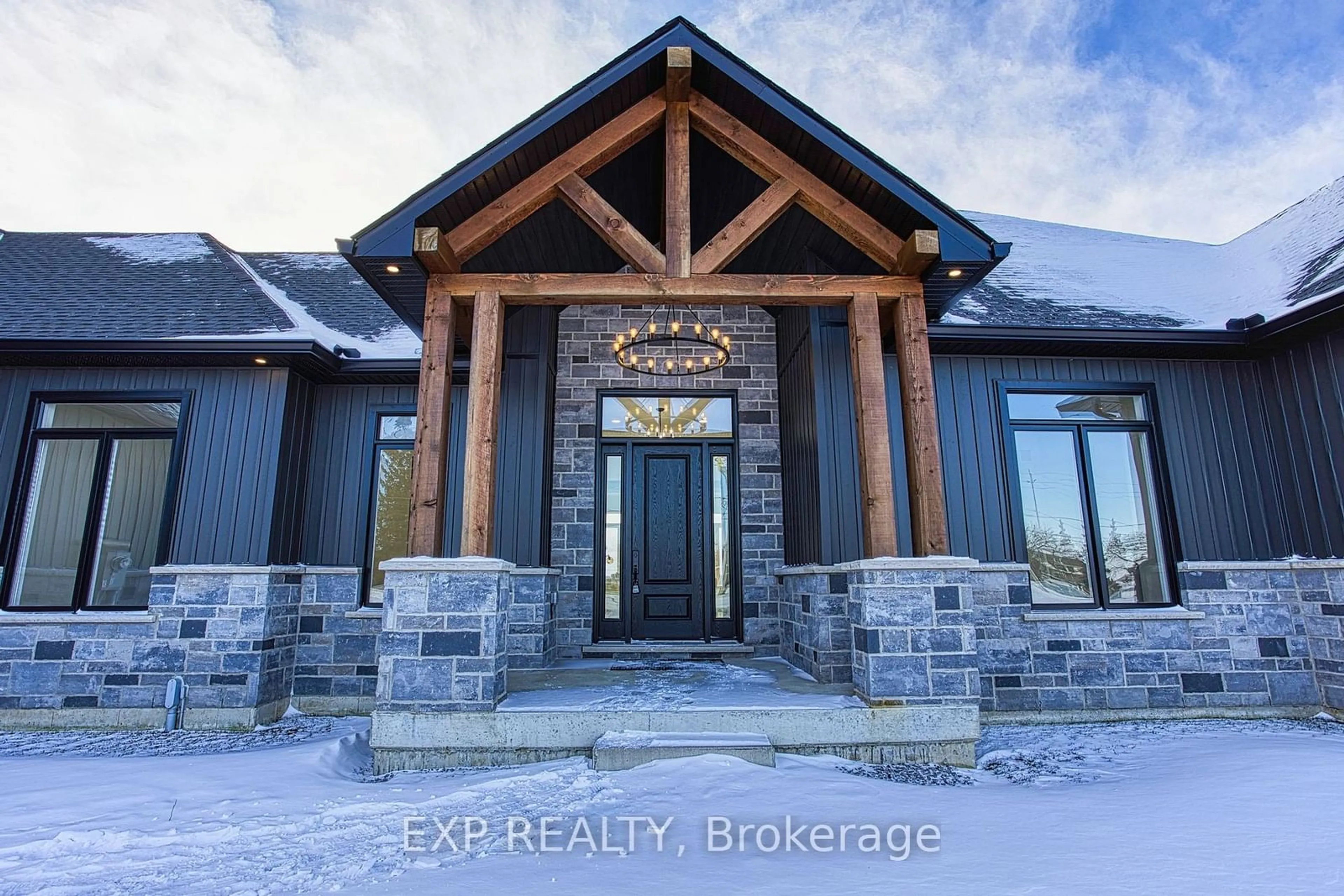 Indoor entryway for 9392 Silver St, West Lincoln Ontario L0R 1E0