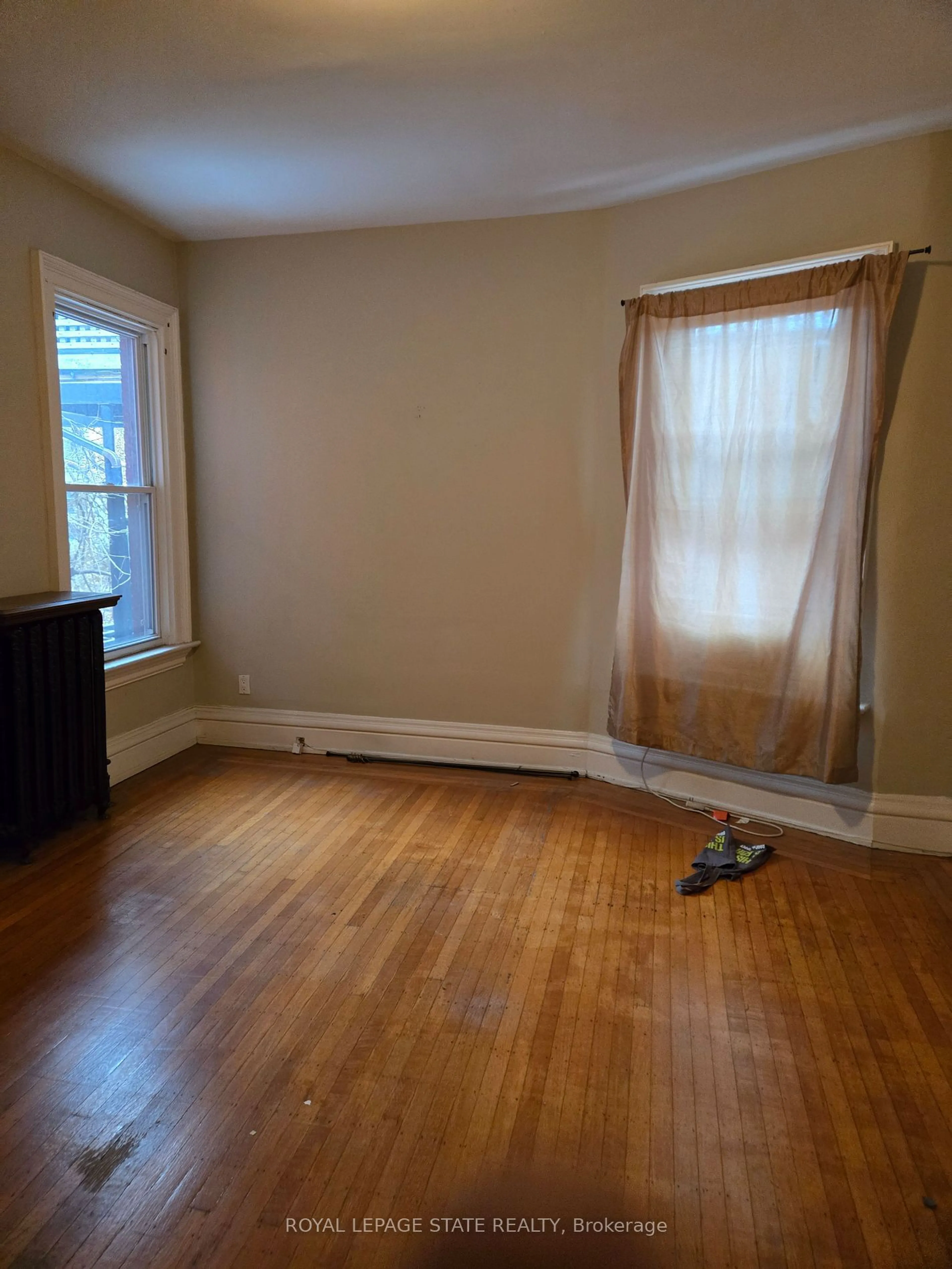 A pic of a room for 171 Bay St, Hamilton Ontario L8P 3H8