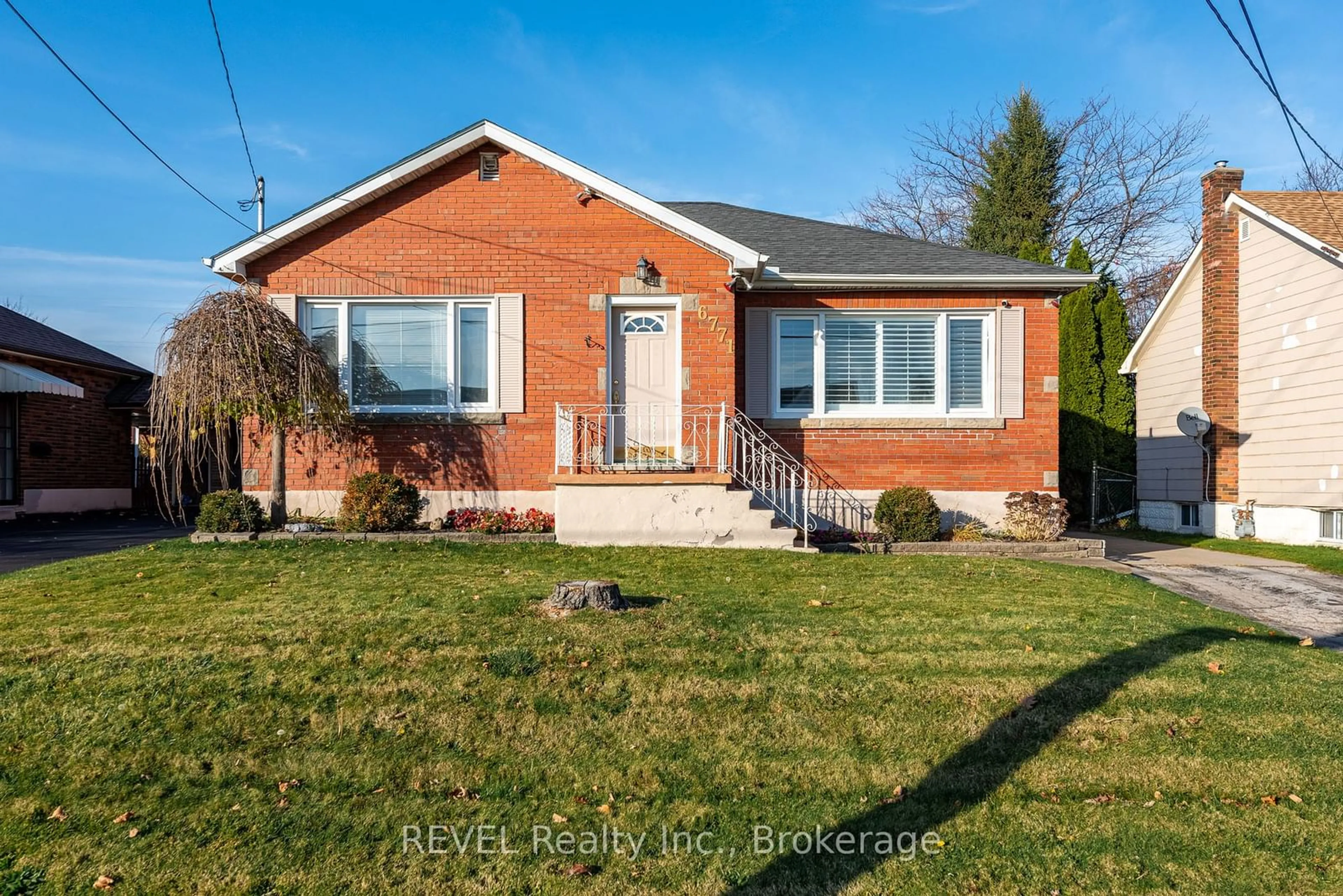 Home with brick exterior material, street for 6771 Dunn St, Niagara Falls Ontario L2G 2R3