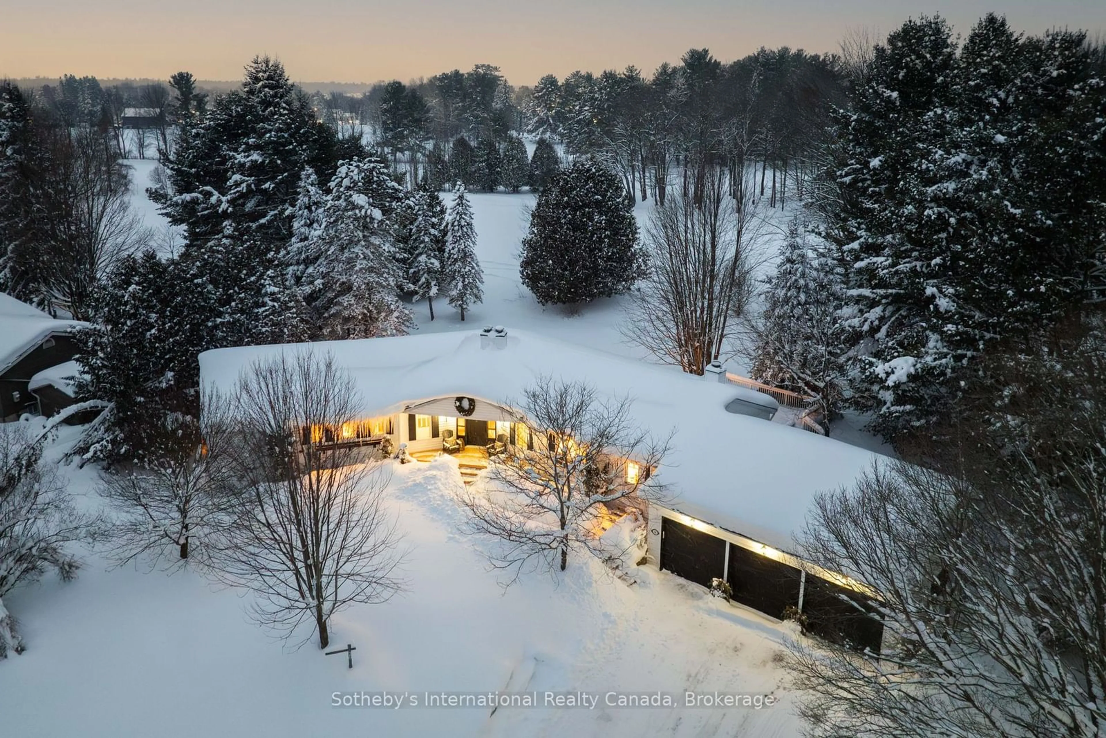 A pic from outside/outdoor area/front of a property/back of a property/a pic from drone, mountain view for 26 Curling Rd, Bracebridge Ontario P1L 1M6