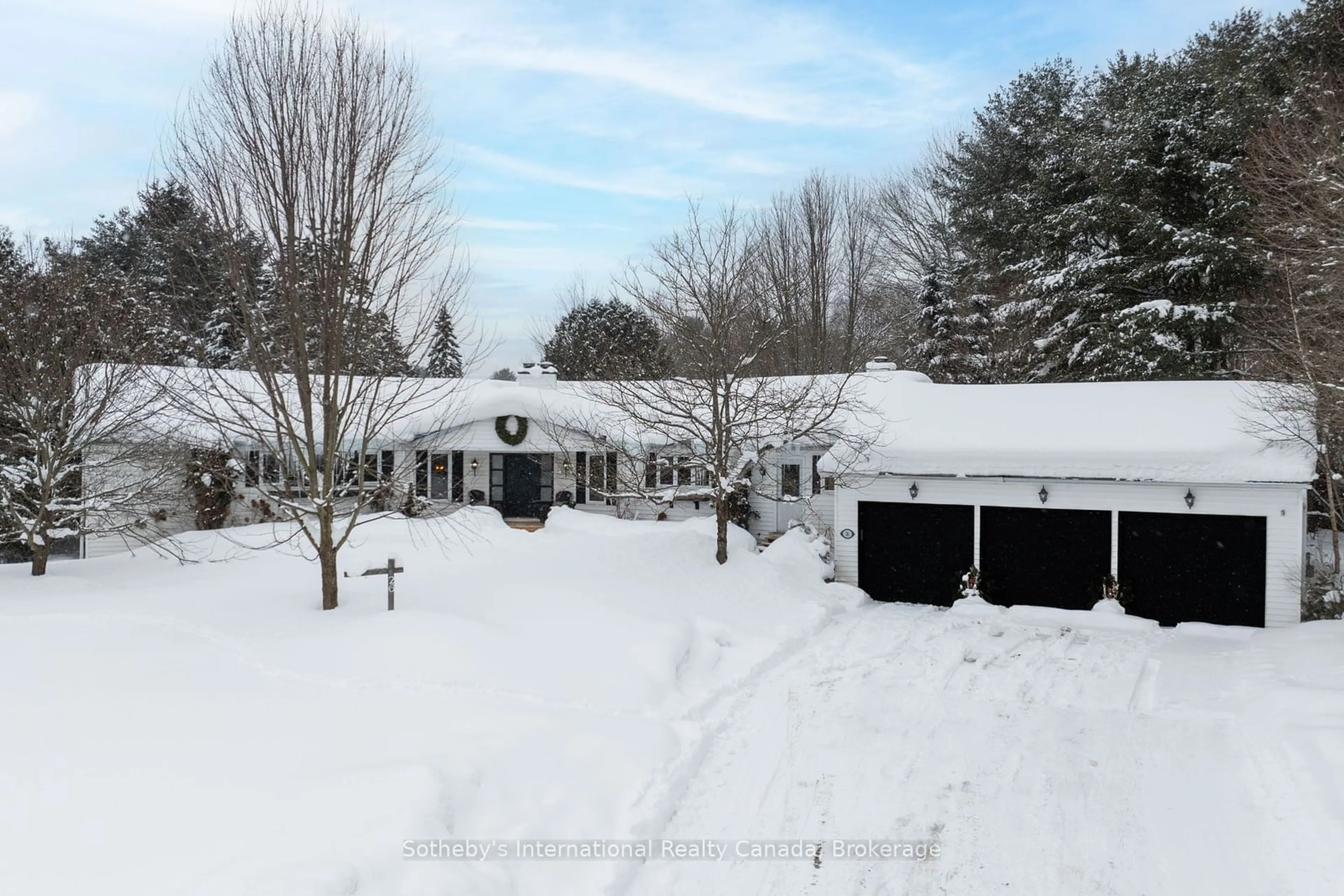 A pic from outside/outdoor area/front of a property/back of a property/a pic from drone, street for 26 Curling Rd, Bracebridge Ontario P1L 1M6