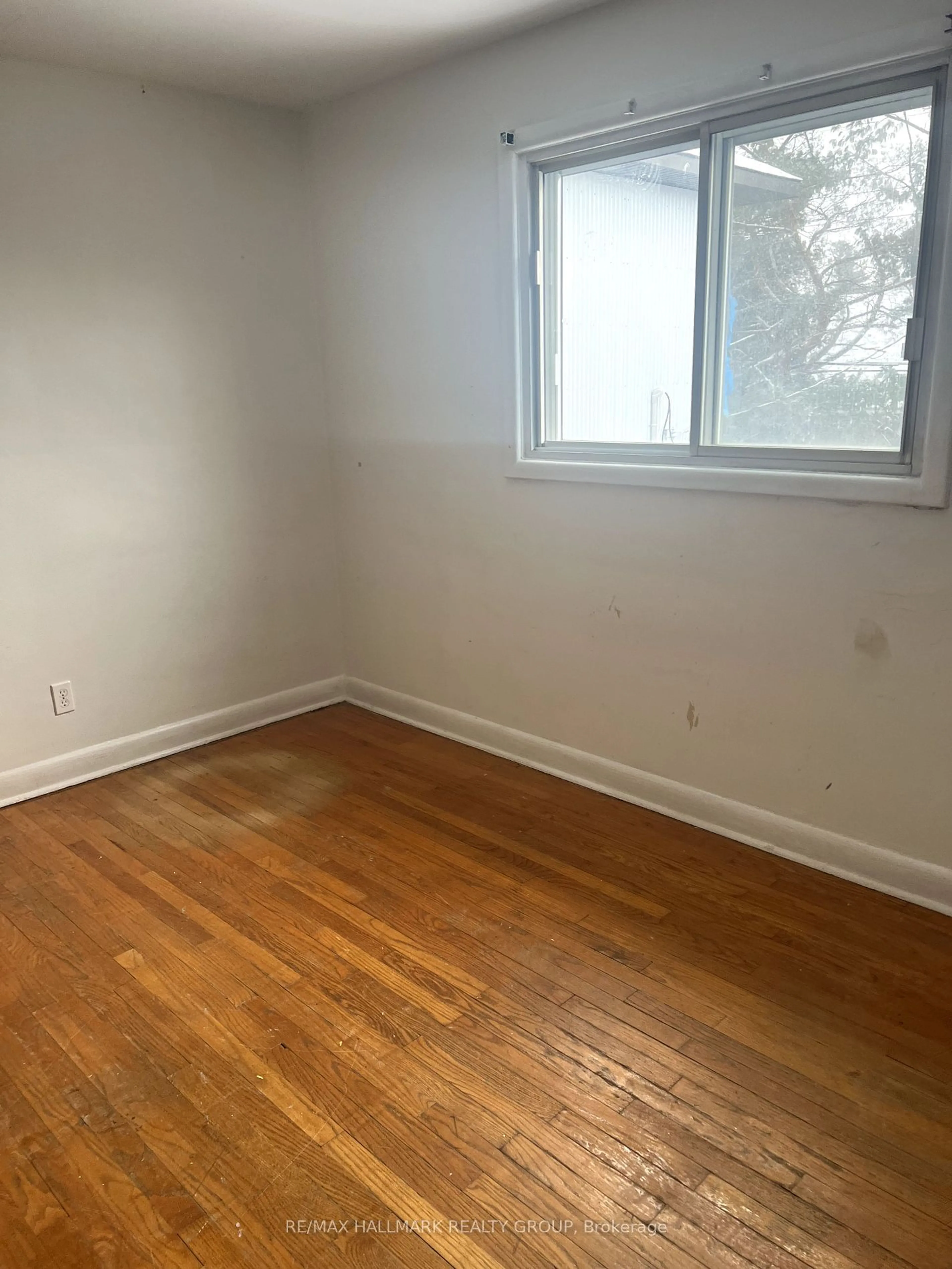 A pic of a room for 1038 SECORD Ave, Billings Bridge - Riverside Park and Area Ontario K1H 8C3